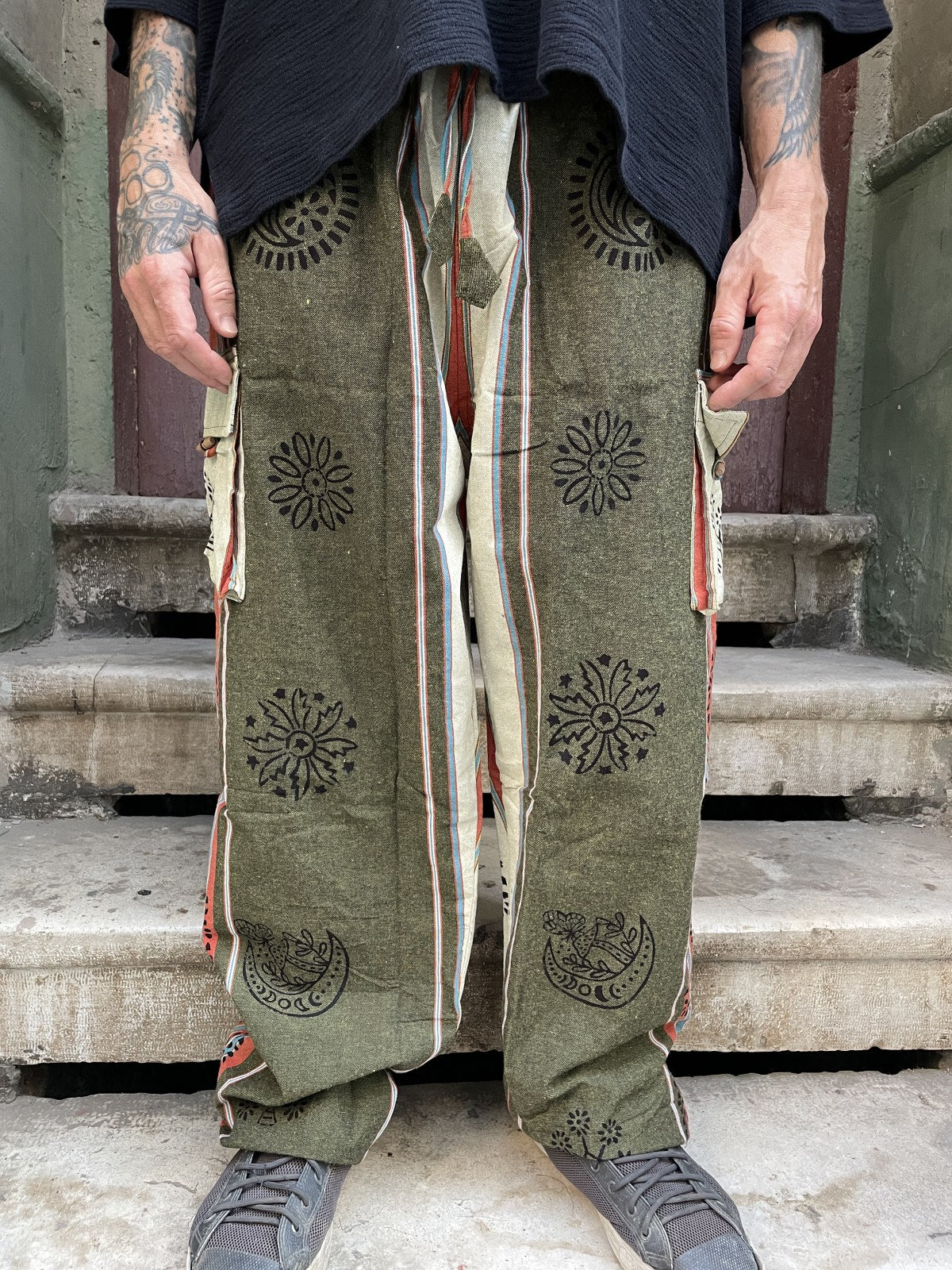 Unisex Nepal Etnik Baskılı Cepli Pantolon – Siyah & Haki