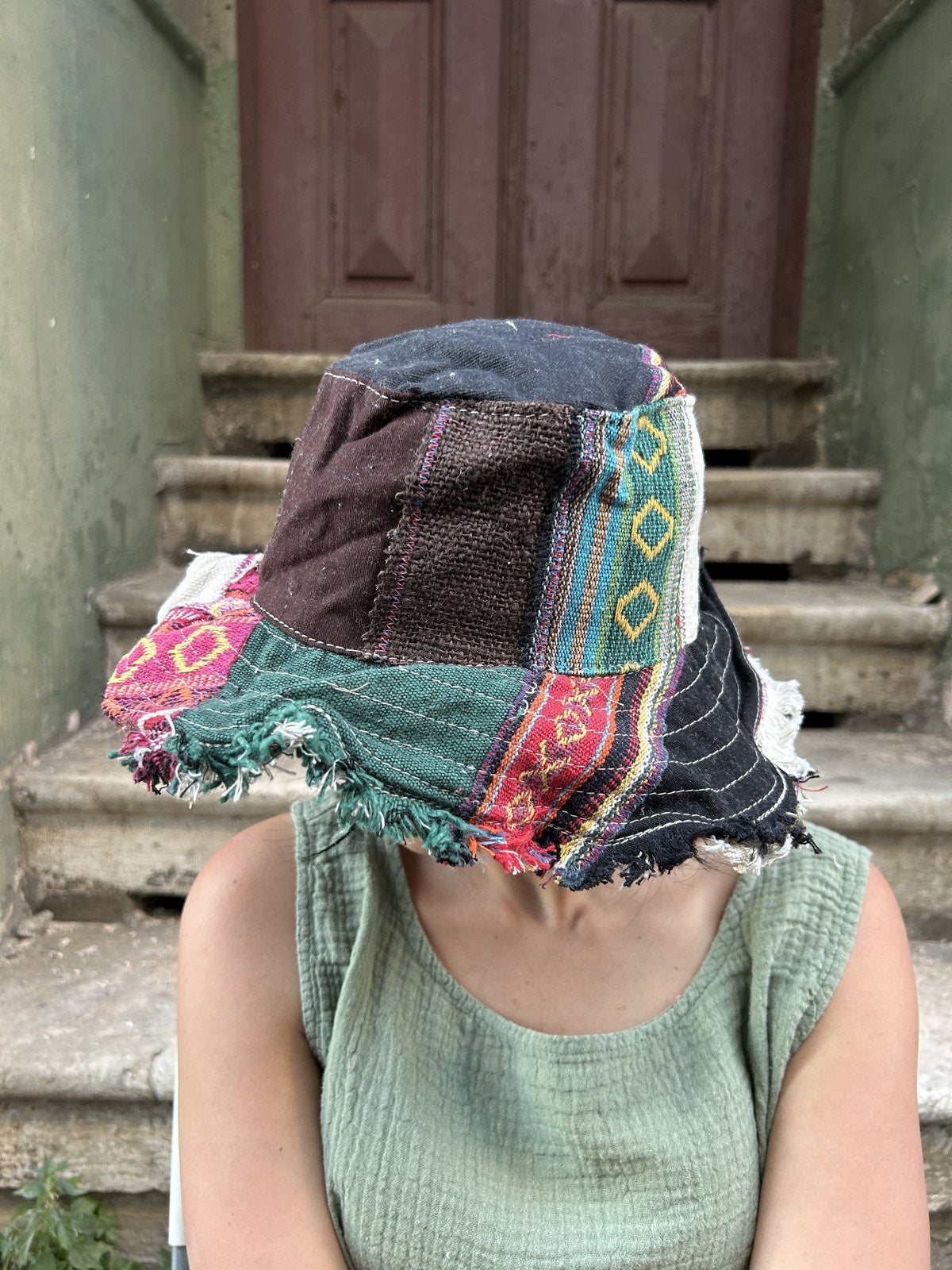 Unisex Nepal Pure Hemp lacivert kahve patchwork şapka, %100 pamuk ve hemp kumaşlardan el yapımı, farklı renk ve desenlerle bohem tarzda.