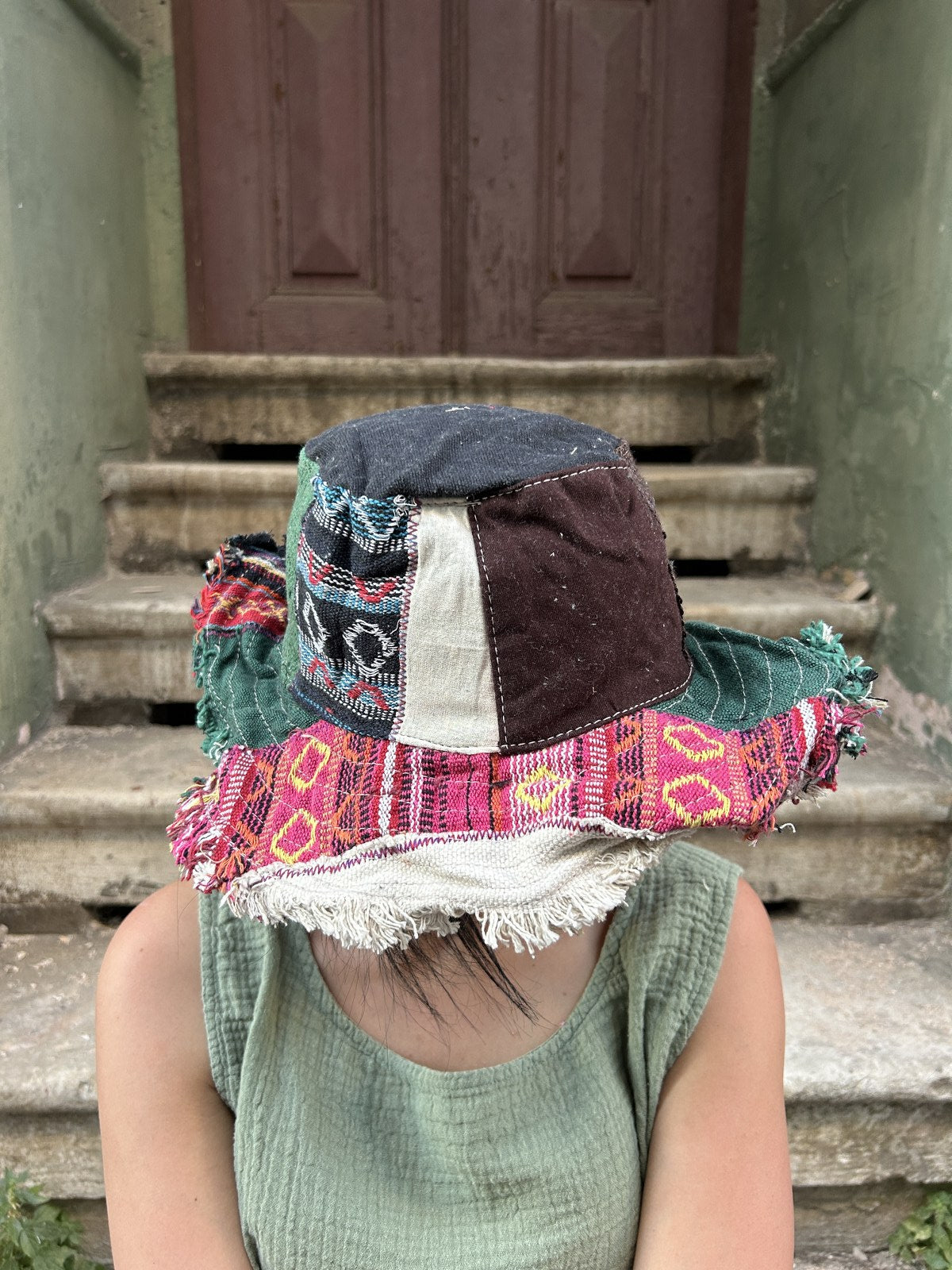 Unisex Nepal Pure Hemp lacivert kahve patchwork şapka, %100 pamuk ve hemp kumaşlardan el yapımı, farklı renk ve desenlerle bohem tarzda.