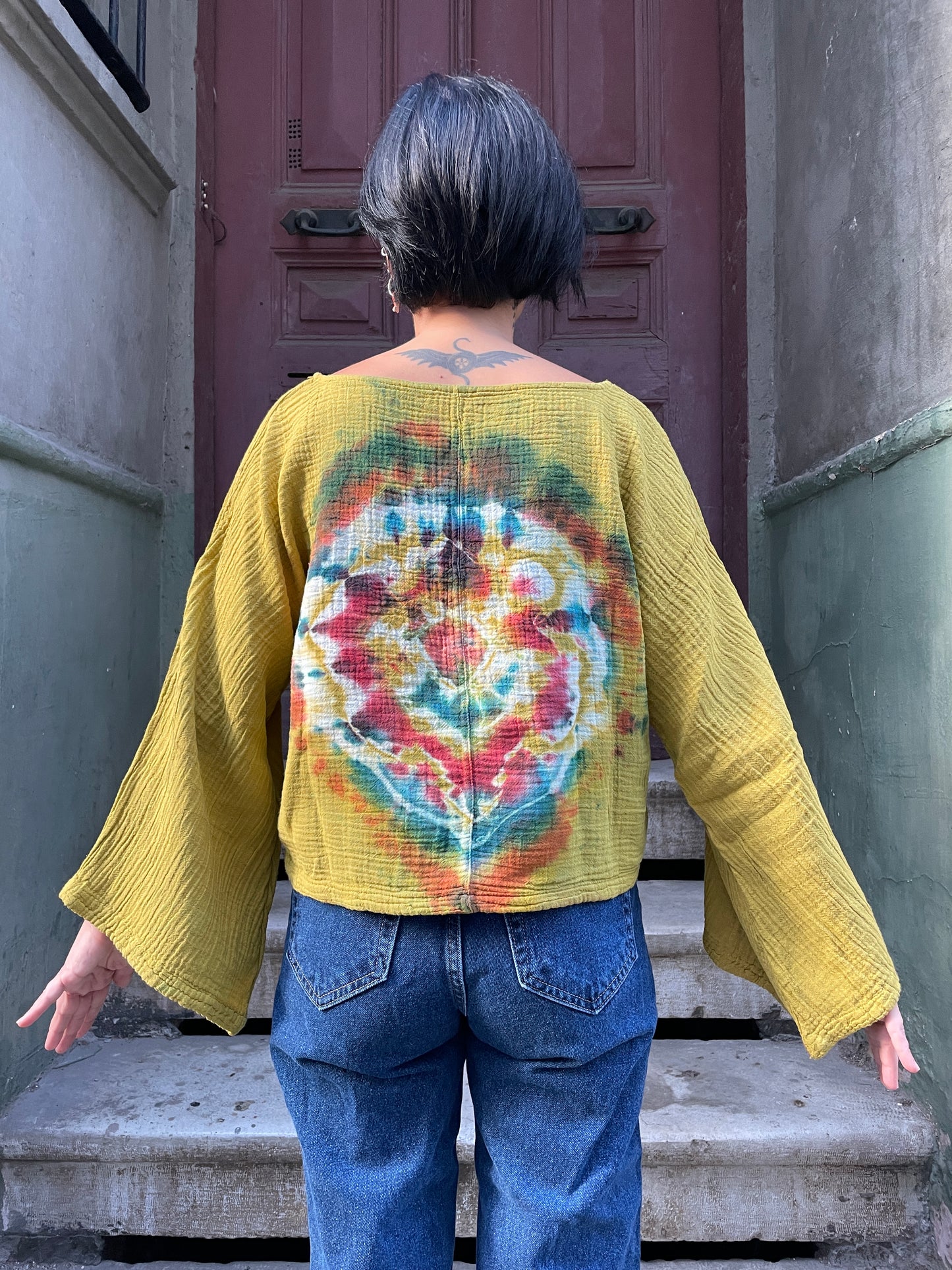 Batik Müslin Bluz – “Solara” | El Boyaması, Sıcak Renkli Bohem Tasarım