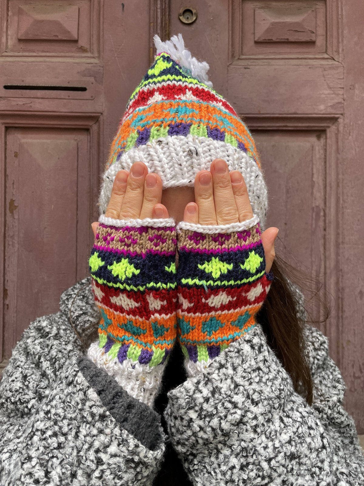 Bohem Bej Pembe Motifli Yün Bere Eldiven Takımı