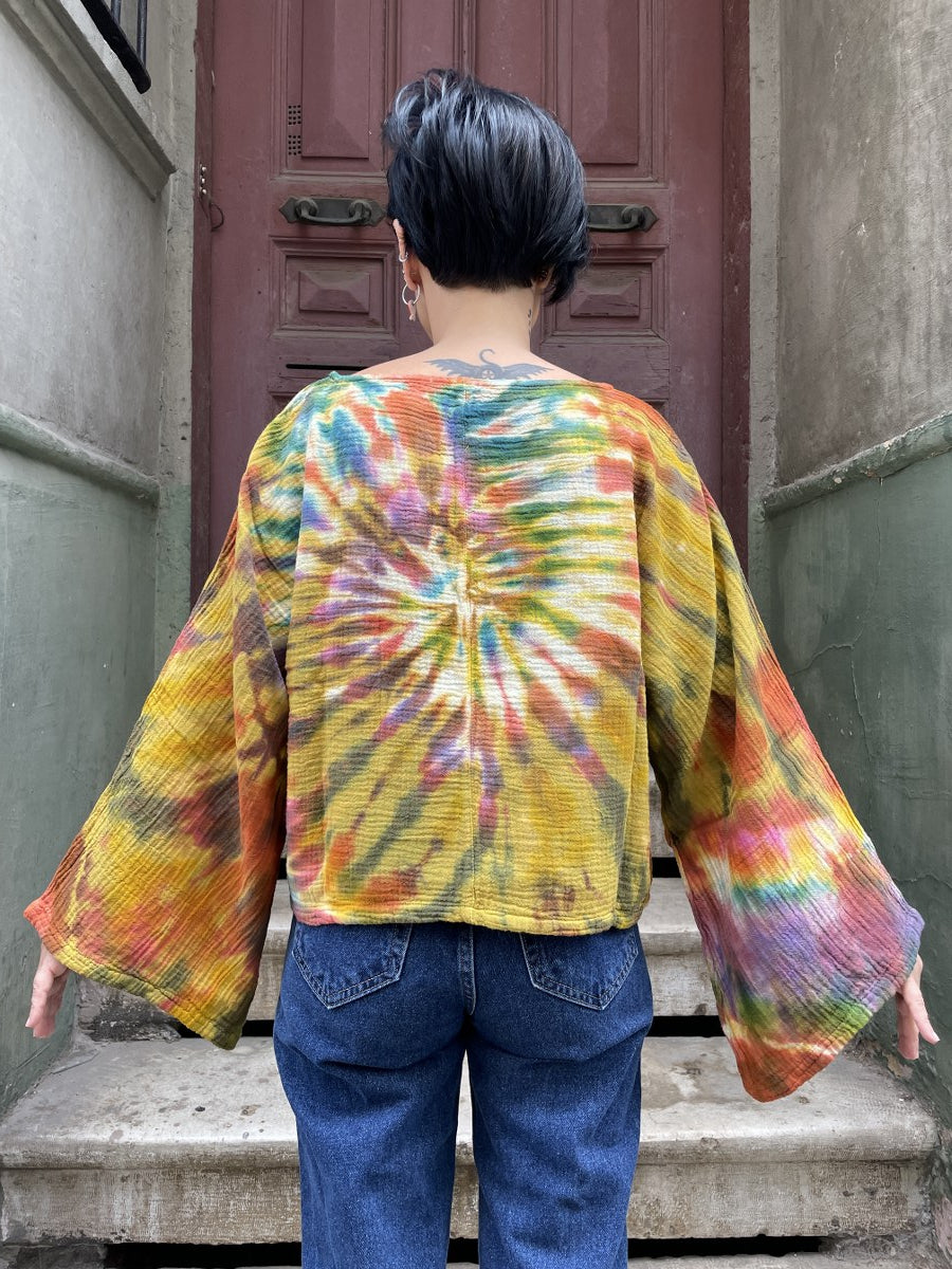 Batik Müslin Bluz – “Aurora” | El Boyaması, Renkli ve Tek Parça Bohem Tasarım