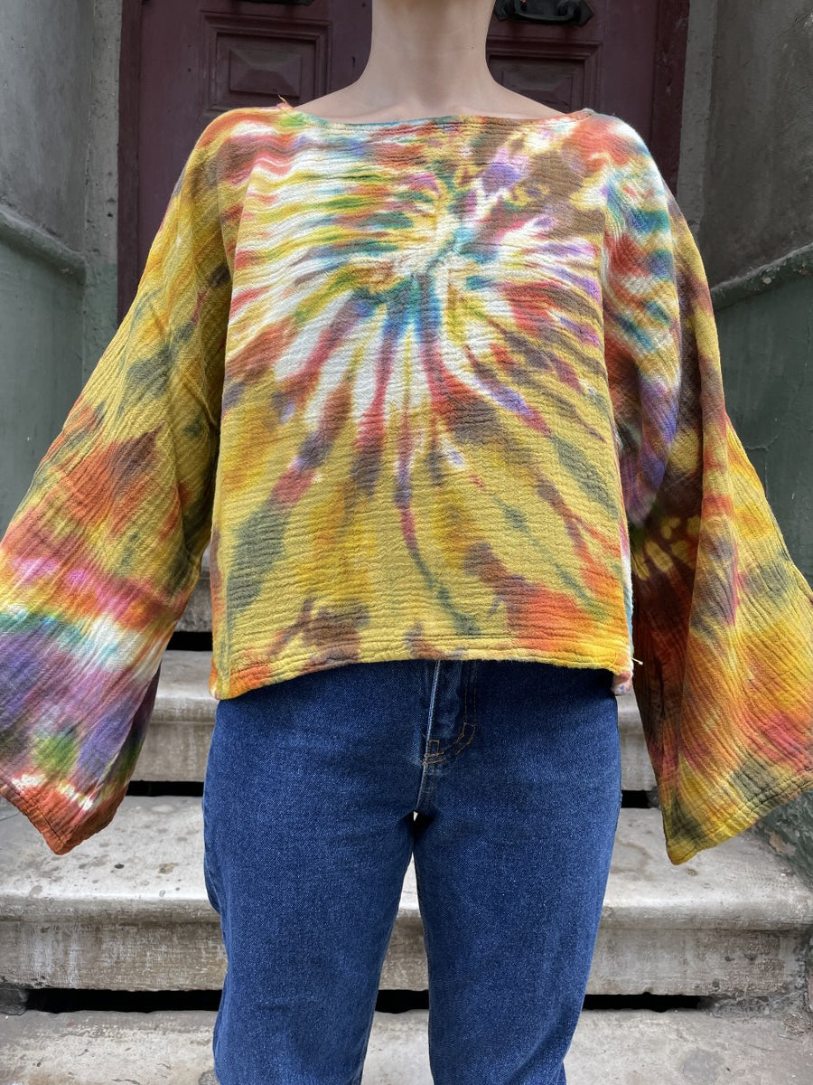 Batik Müslin Bluz – “Aurora” | El Boyaması, Renkli ve Tek Parça Bohem Tasarım