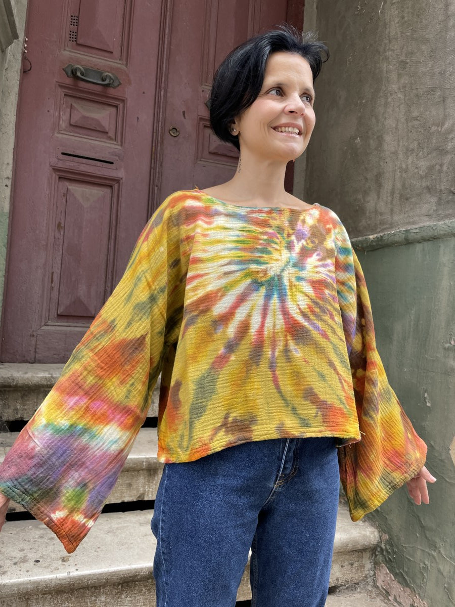 Batik Müslin Bluz – “Aurora” | El Boyaması, Renkli ve Tek Parça Bohem Tasarım