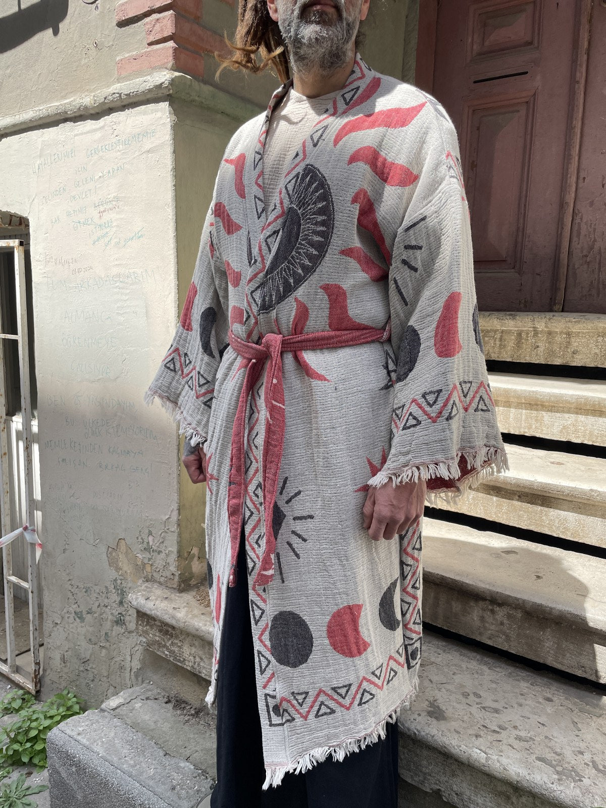 Unisex Bohem Ay & Güneş Desenli Erkek Kimono Kaftan Ceket – Kırmızı Gri