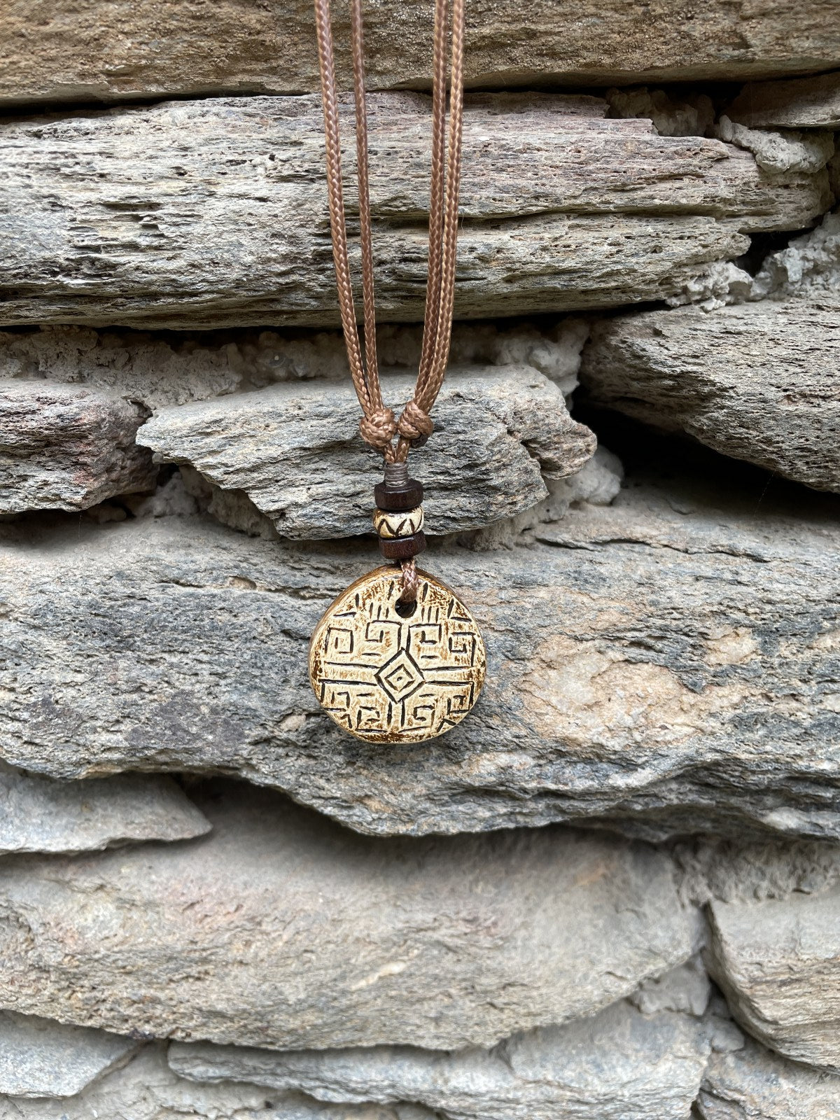 Daire Krem El Yapımı Seramik Kolye