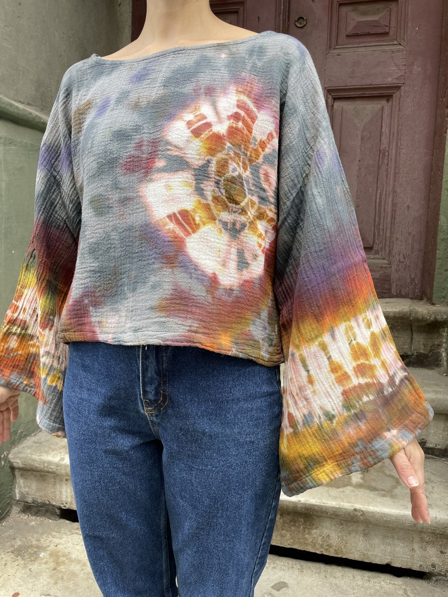 Batik Müslin Bluz – “Zenith” | Gri Desenli, El Boyaması, Bohem Tarz