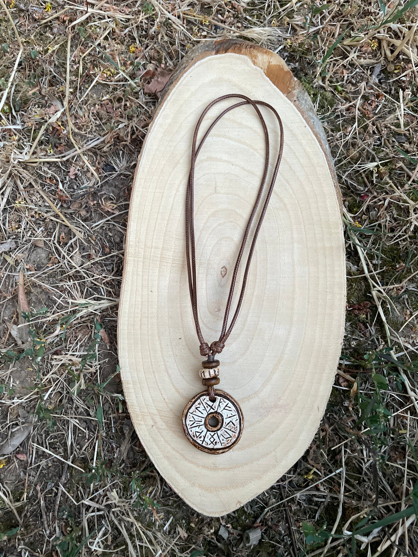 El Yapımı Seramik Daire Krem Kahve Kolye