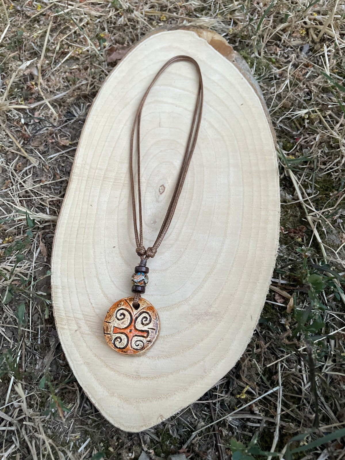 El Yapımı Seramik Daire Krem Turuncu Kolye