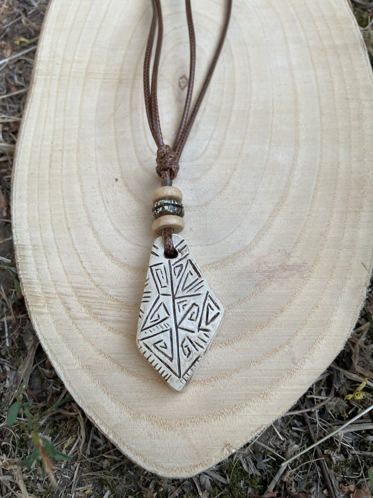 El Yapımı Krem Seramik Kolye