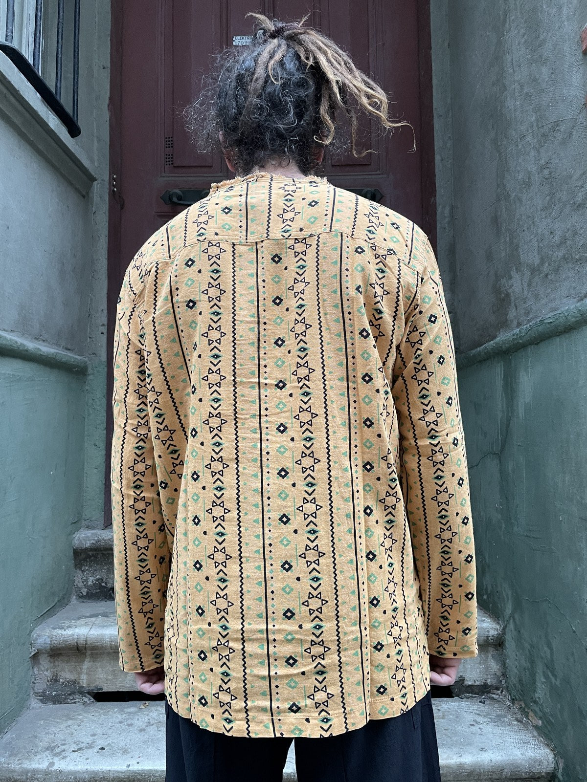 Etnik Desenli Bağcıklı Hardal Bohem Erkek Gömlek