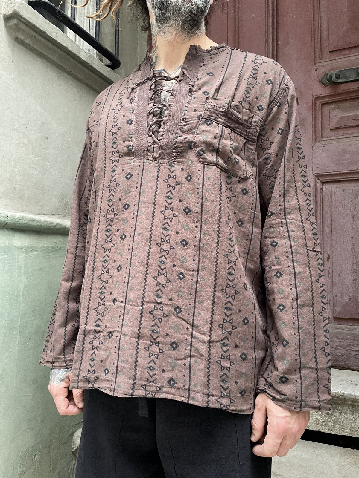 Etnik Desenli Bağcıklı Kahve Bohem Erkek Gömlek