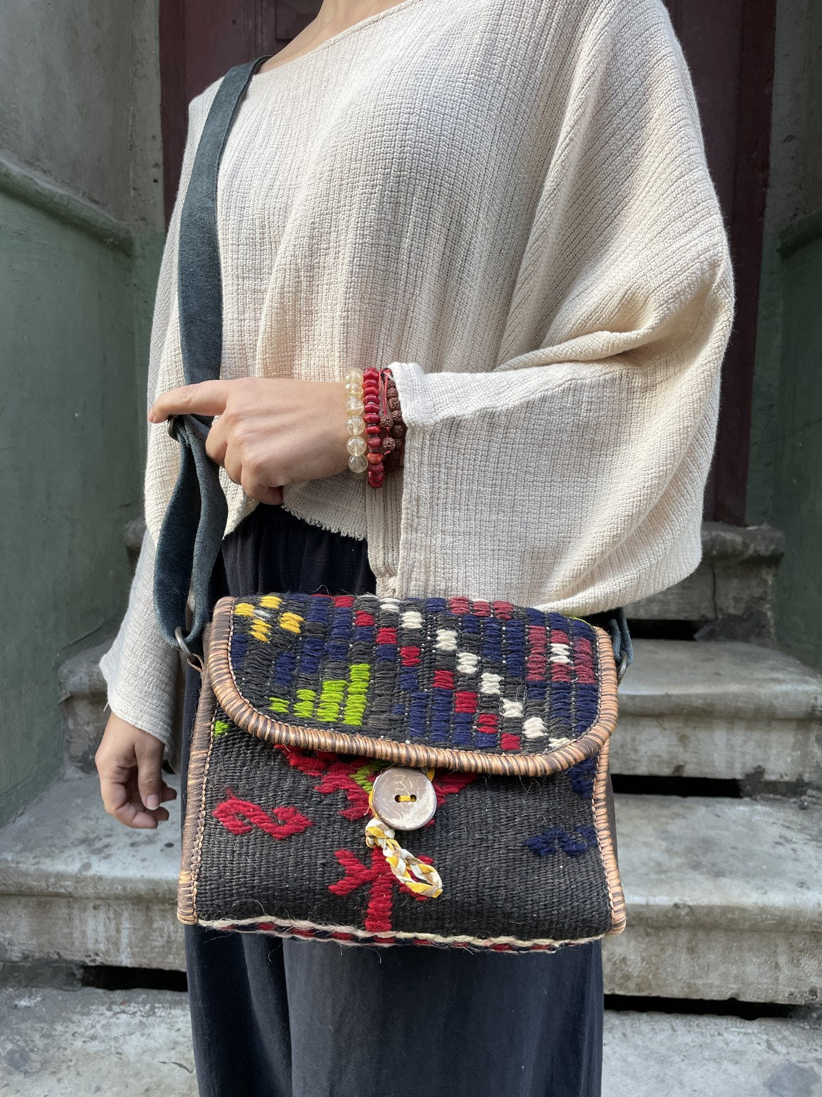 Bohem Siyah Desenli Deri Kilim Omuz Çantası