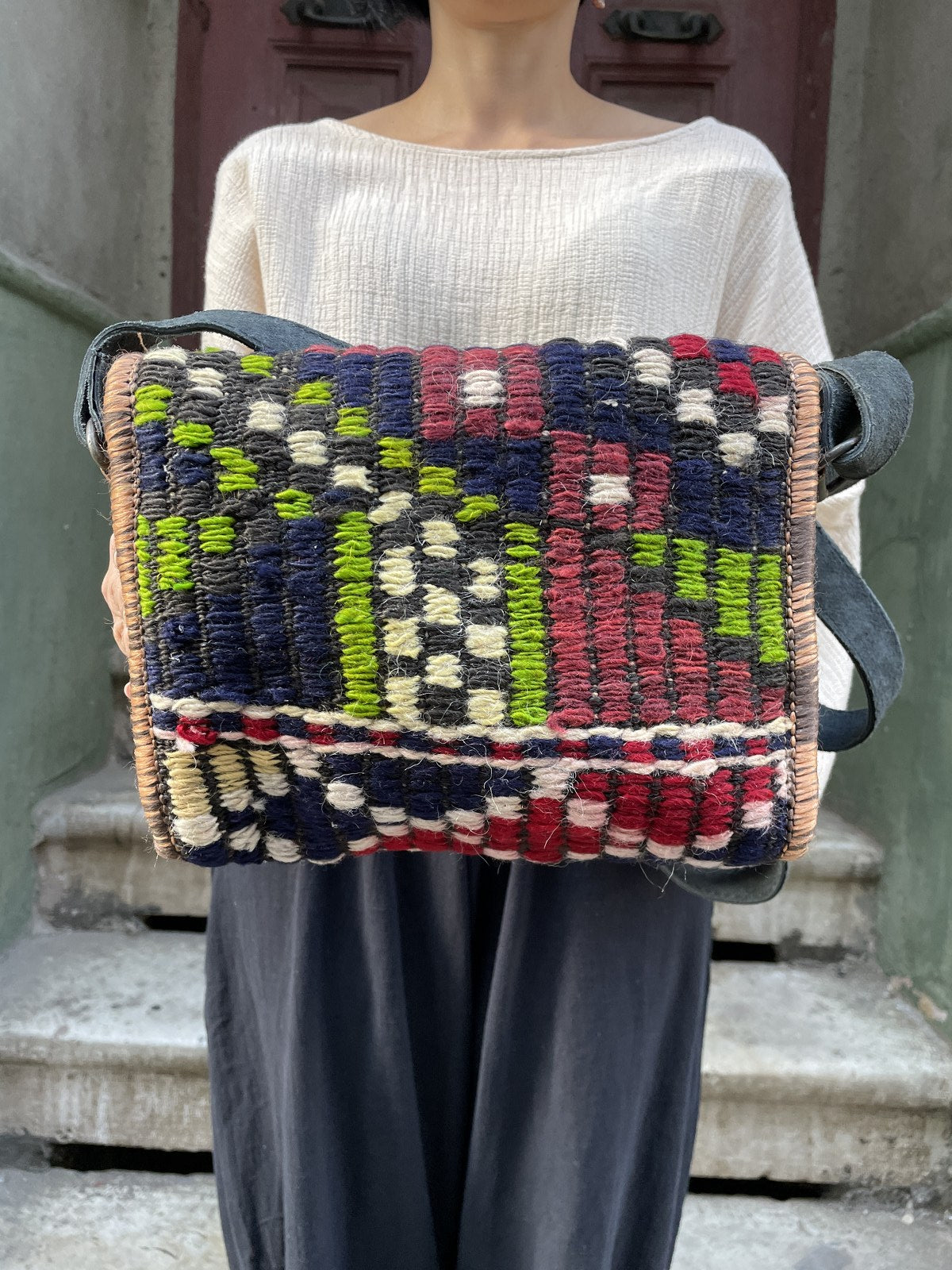 Bohem Siyah Desenli Deri Kilim Omuz Çantası