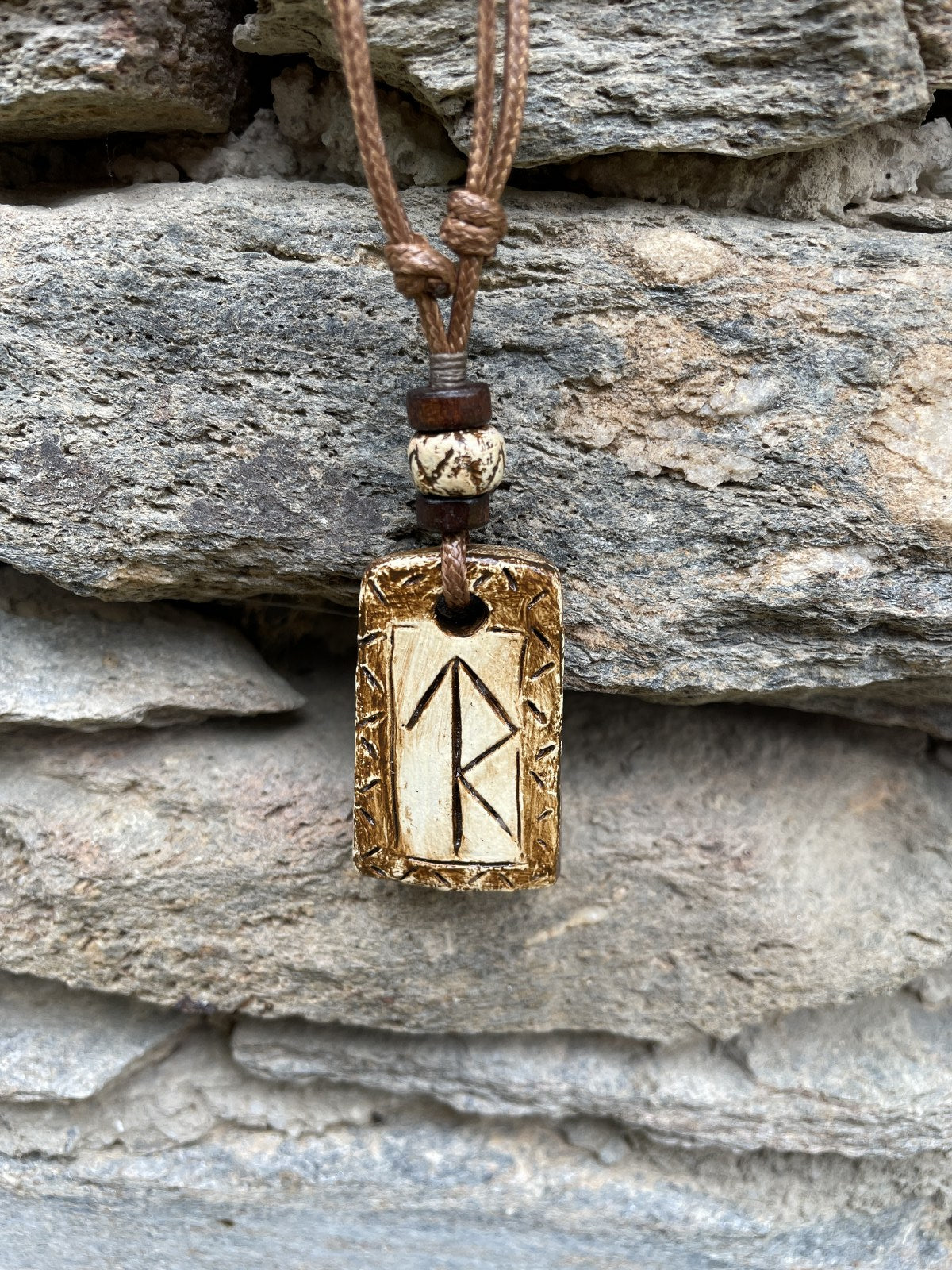 Güvenli Seyehat Sembollü El Yapımı Seramik Kolye