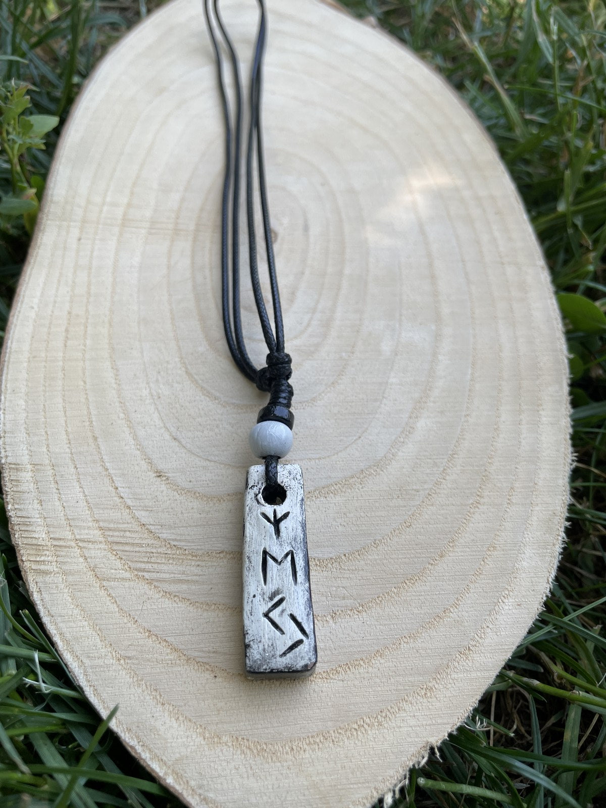 Kalkan Sembollü Seramik Kolye