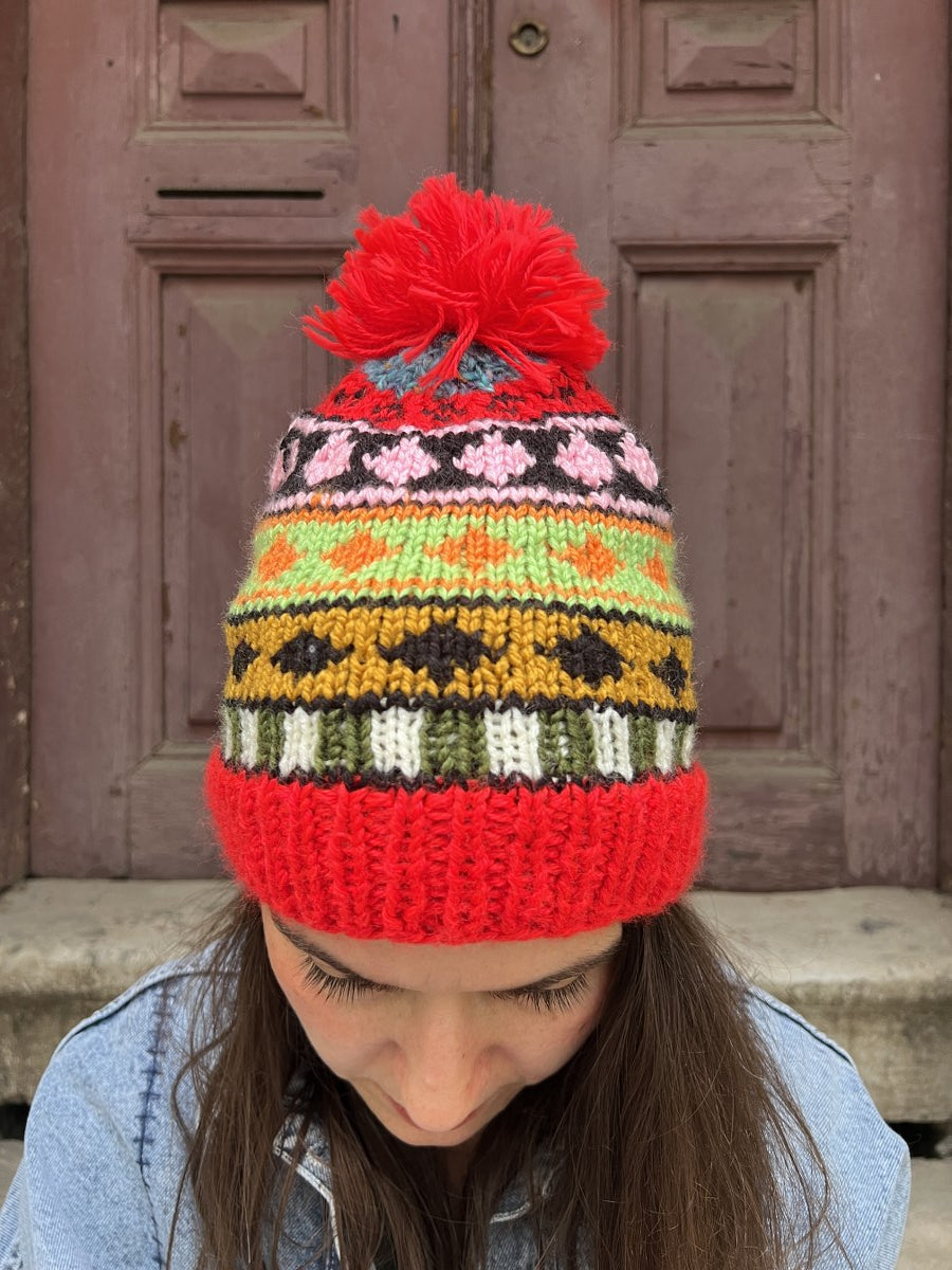 El Örgüsü Kadın Bere ve Eldiven Seti - Bohem Stil Renkli Kış Aksesuarı - Kırmızı Renkli