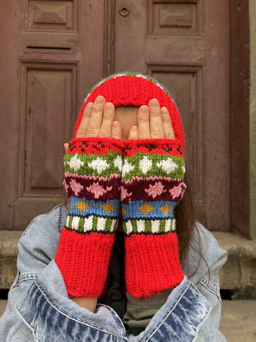 El Yapımı Renkli Bohem Bere Eldiven Takımı – Kışlık Örgü Desenli Kadın Bere- Kırmızı
