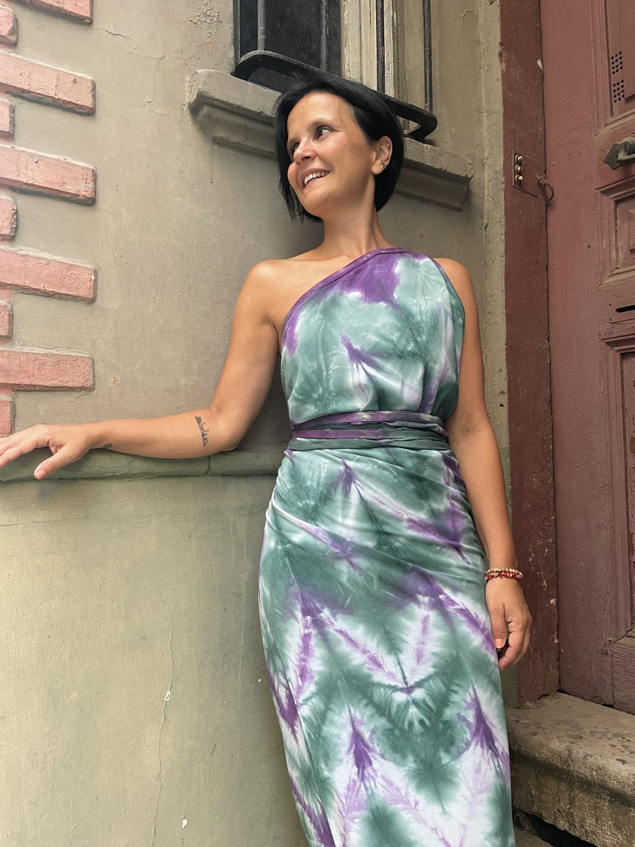 Tasarım Batik Sarong – Çok Yönlü Bağlamalı Viskon Elbise & Etek