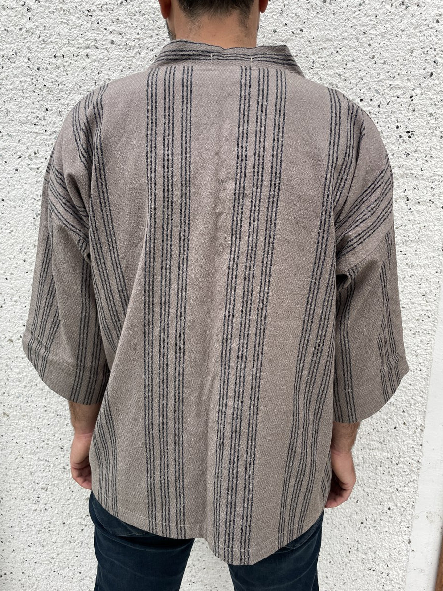 Erkek Kimono Toprak Huzuru – Bej Çizgili, Doğal Kumaş, Sürdürülebilir Üretim