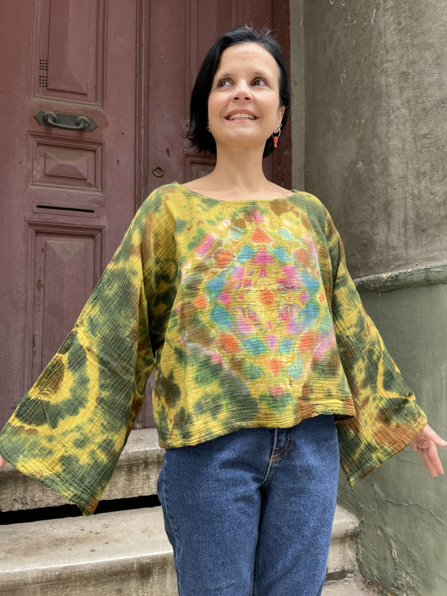 Batik Müslin Bluz – “Solara” | El Boyaması, Sıcak Renkli Bohem Tasarım