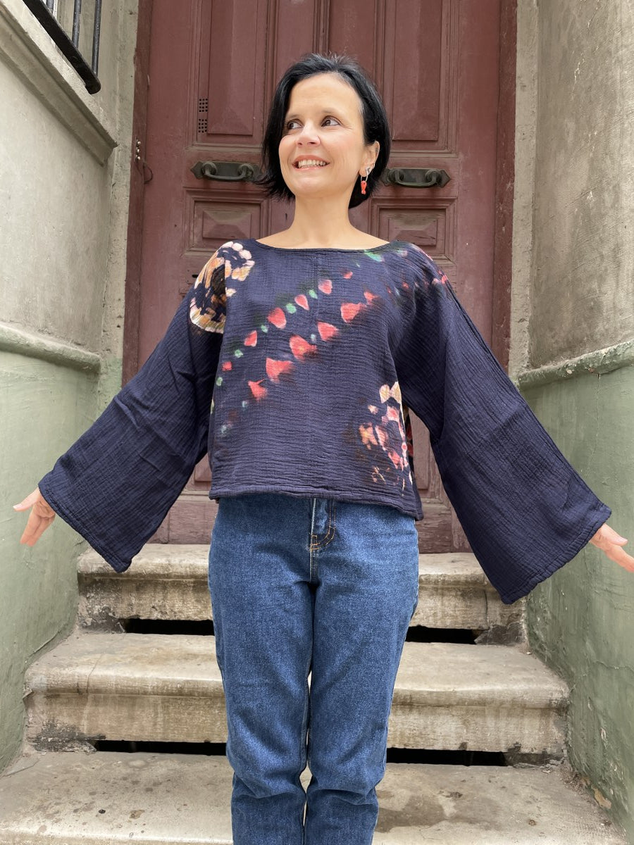 Batik Müslin Bluz – “Astra” – El Boyaması Lacivert Bohem Tasarım
