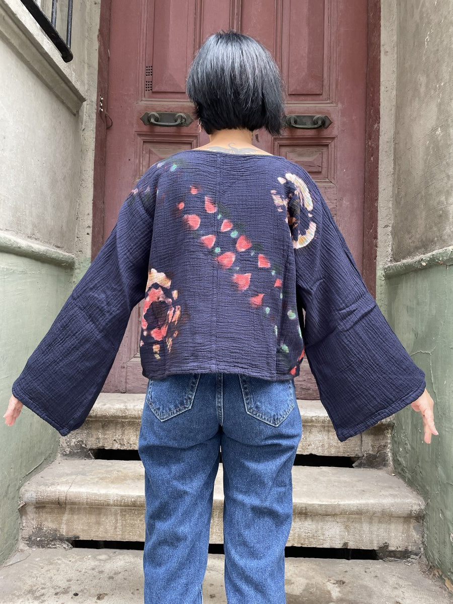 Batik Müslin Bluz – “Astra” – El Boyaması Lacivert Bohem Tasarım