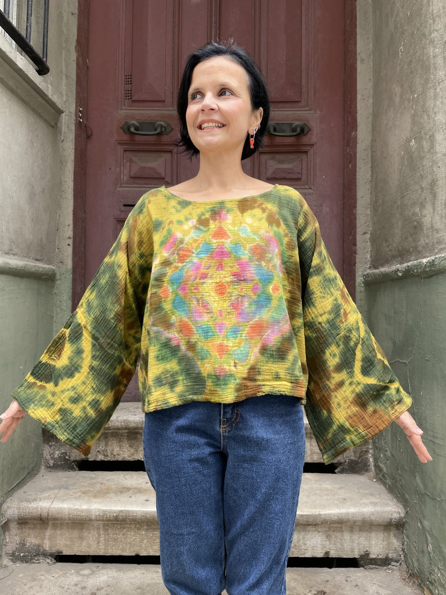 Batik Müslin Bluz – “Solara” | El Boyaması, Sıcak Renkli Bohem Tasarım