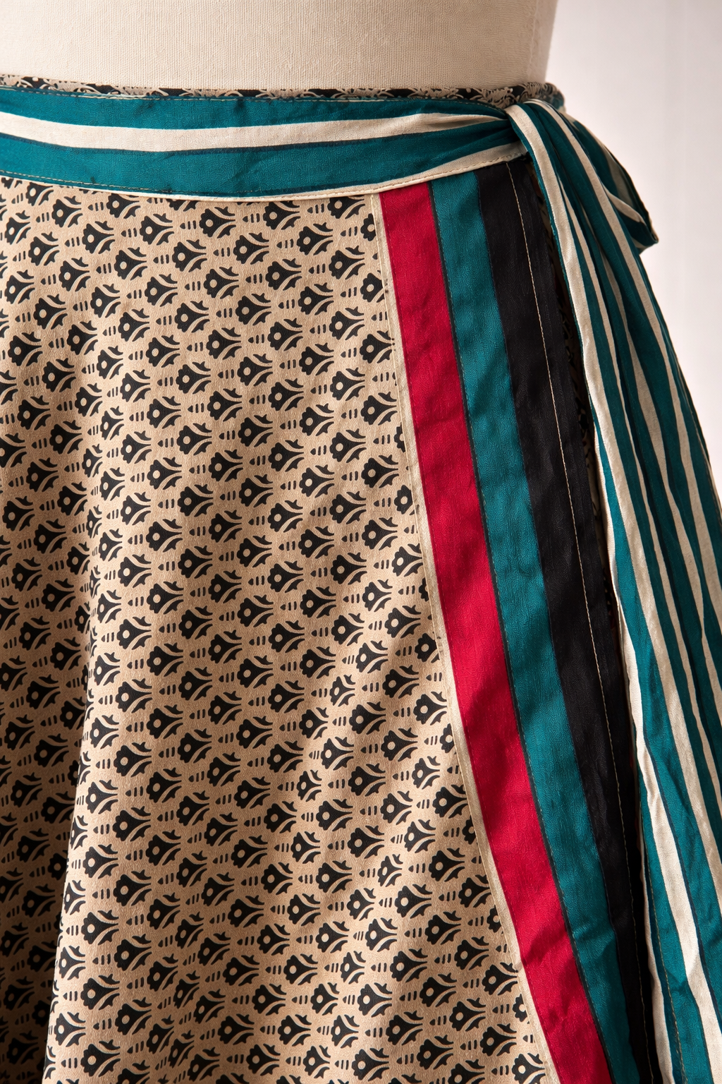 Çift Taraflı Bağlamalı İpek Etek – Bordo Yeşil (Nepal)