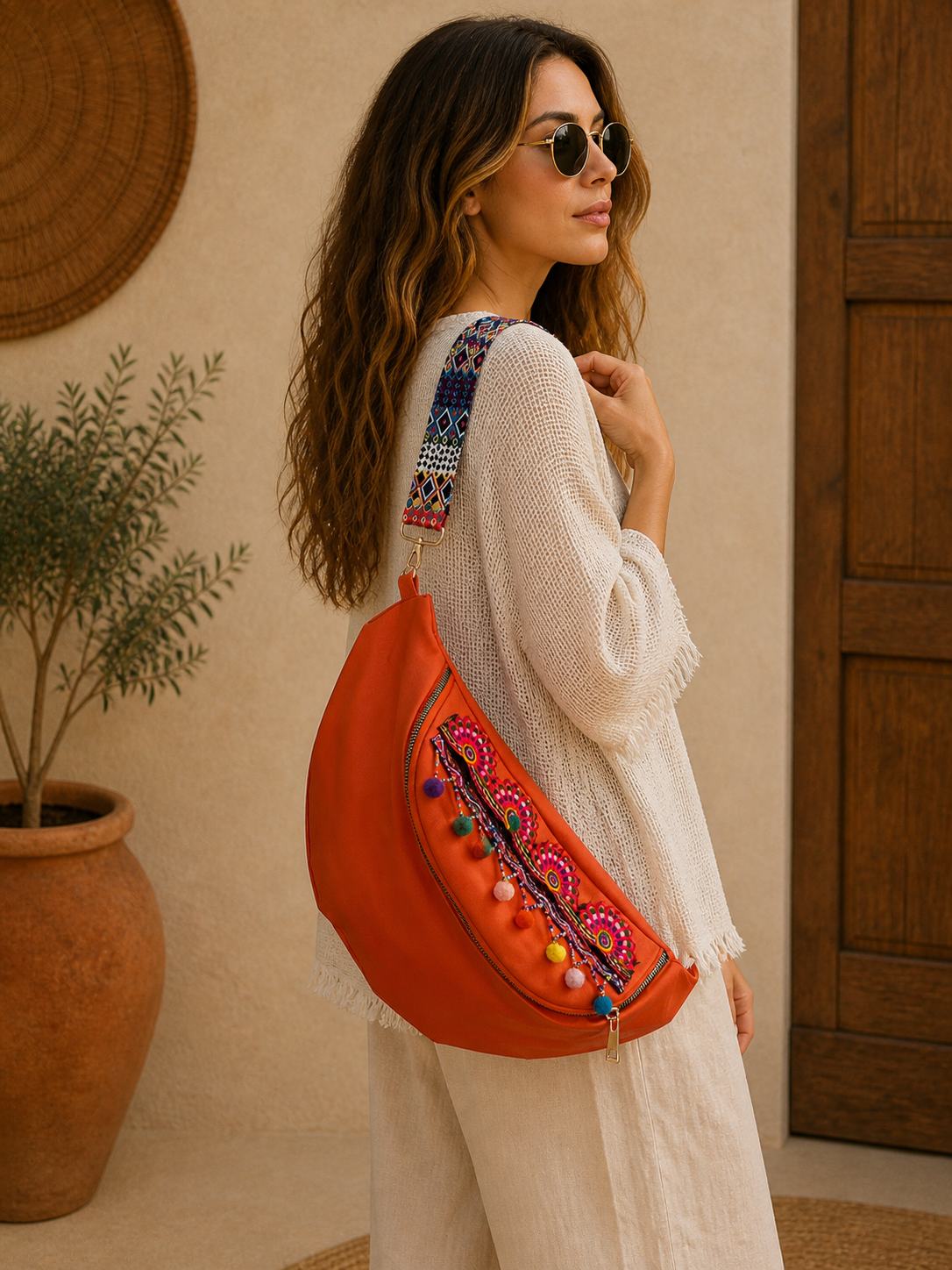 Tasarım Vegan Deri Turuncu Bel Çantası – El İşlemeli, Renkli Askılı, Ayarlanabilir Crossbody Çanta