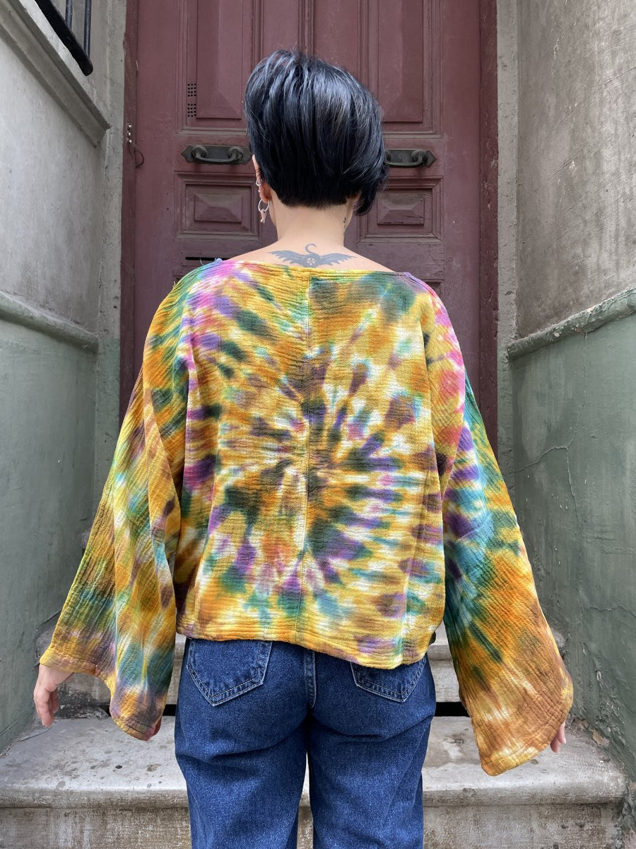 Batik Müslin Bluz – “Nova” | El Boyaması Spiral Desenli Bohem Tasarım