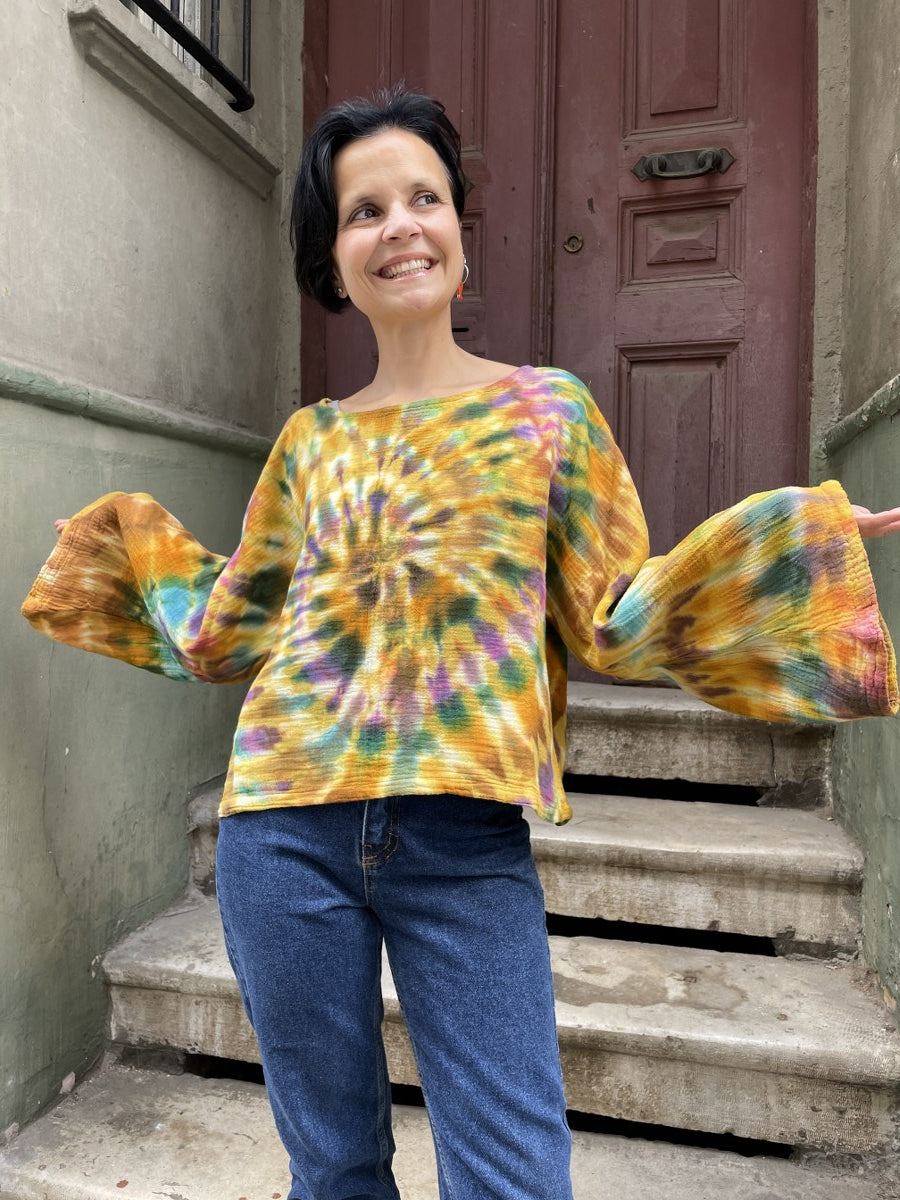 Batik Müslin Bluz – “Nova” | El Boyaması Spiral Desenli Bohem Tasarım