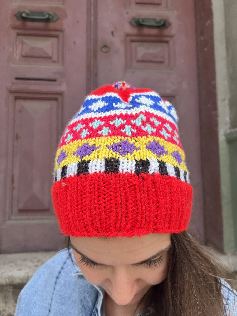 El Yapımı Yılbaşı Bere ve Eldiven Takımı – Kırmızı Desenli