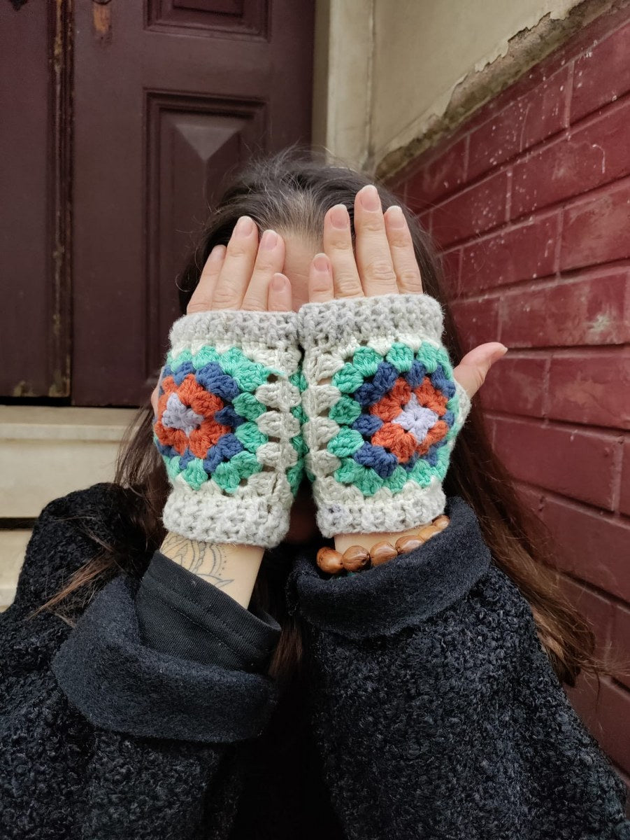 Bohem Motifli Parmaksız Bej Eldiven