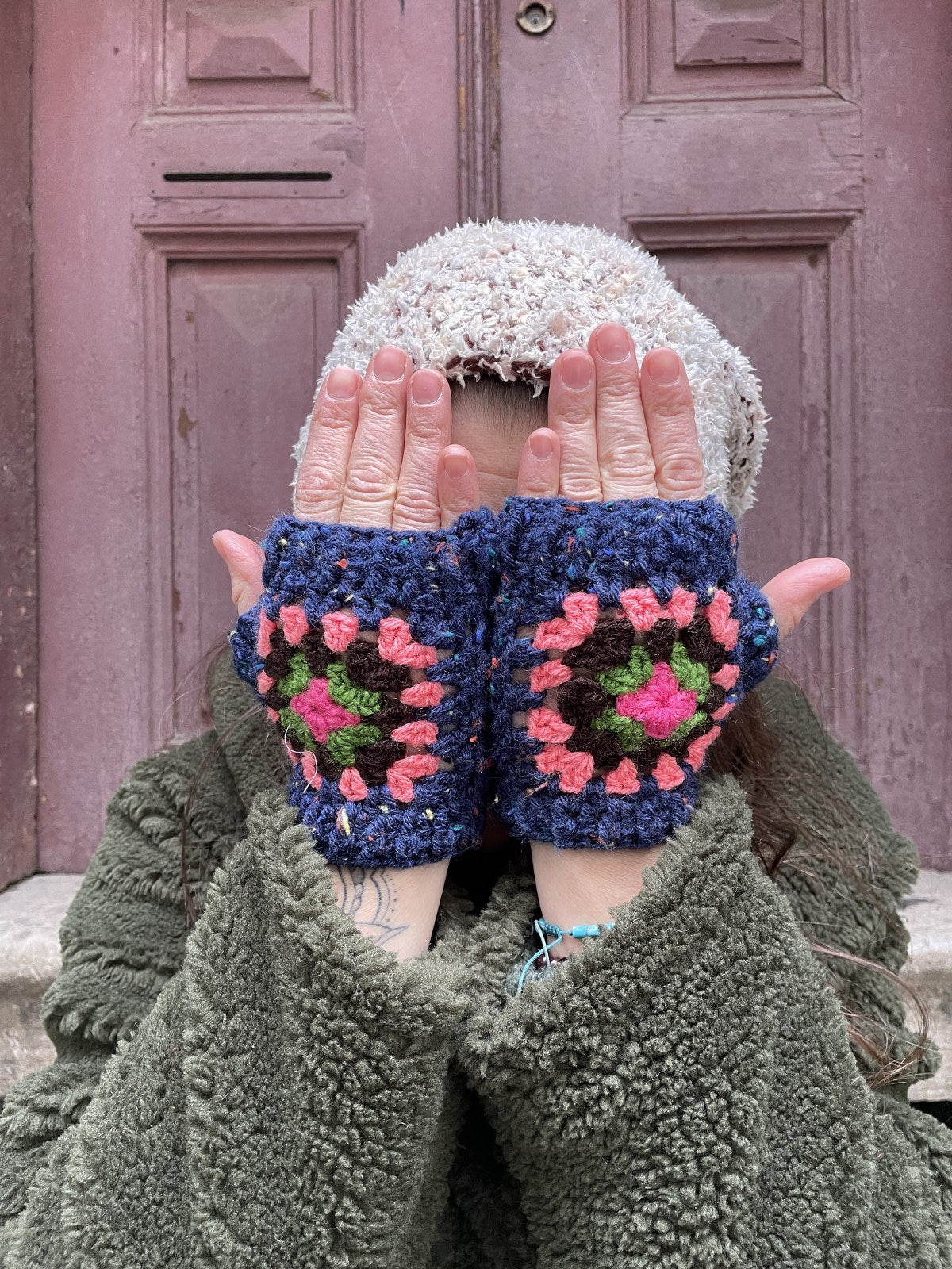 Etnik Desenli Parmaksız Patlıcan Yün Eldiven