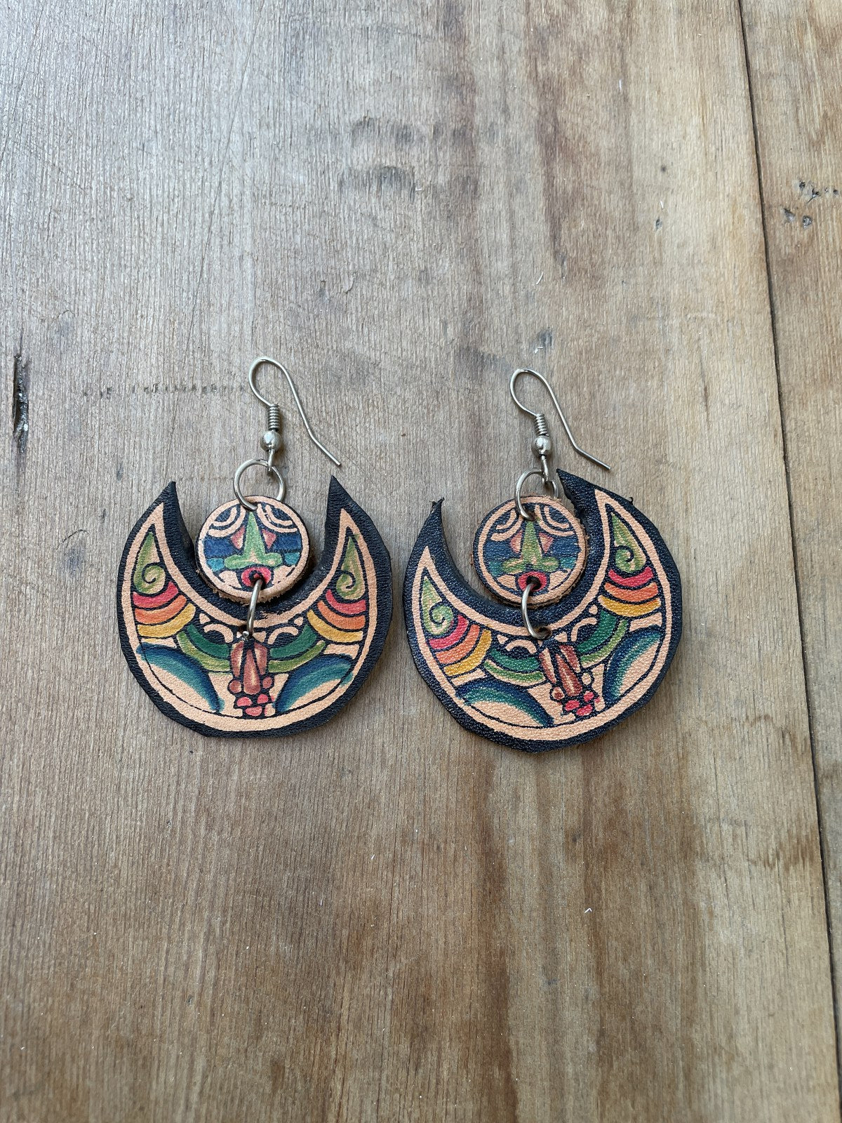 Etnik Mask Deri El Yapımı Boyama Ay Yeşil Küpe