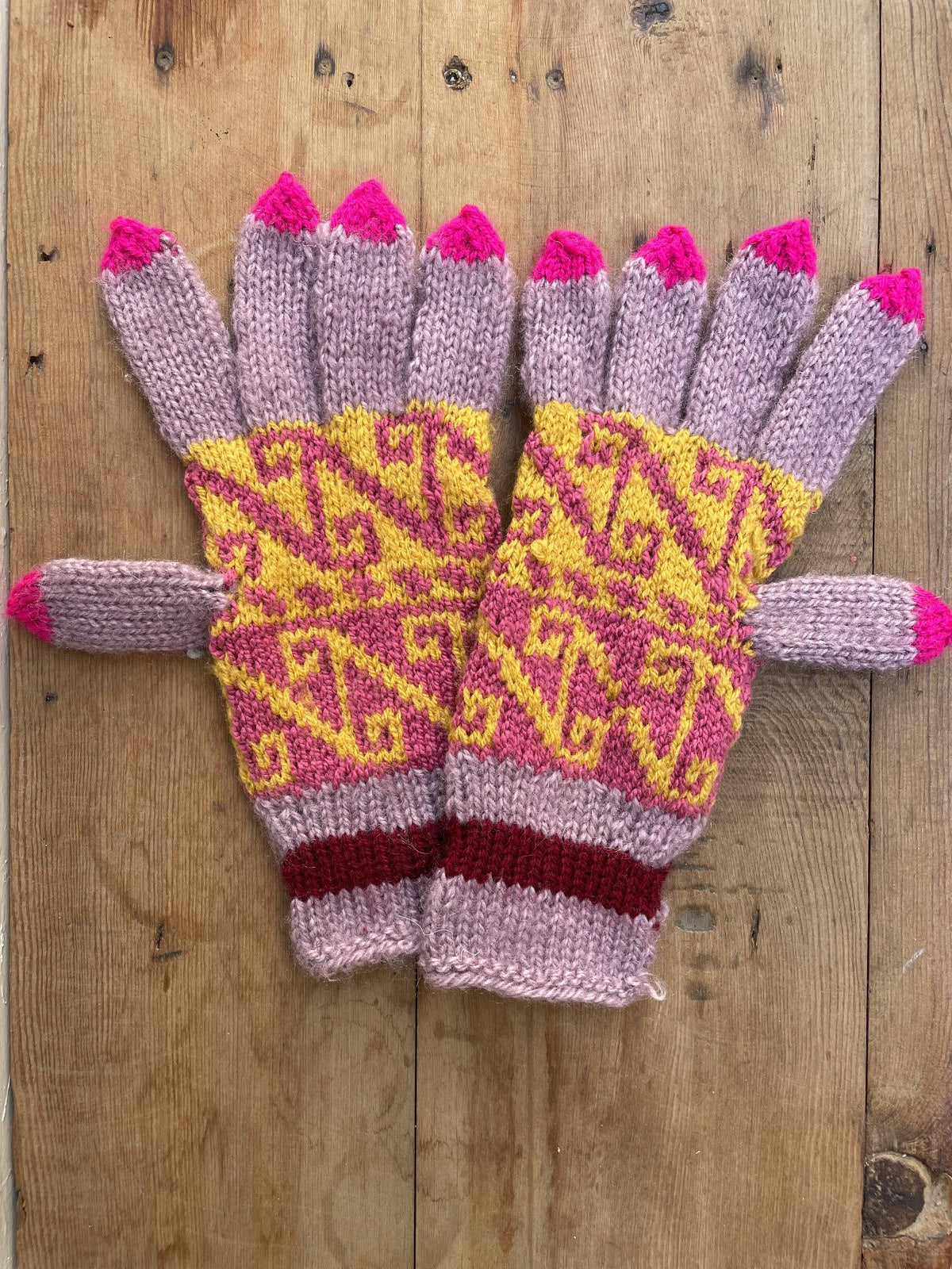 Etnik Desenli Açık Lila Yün Eldiven