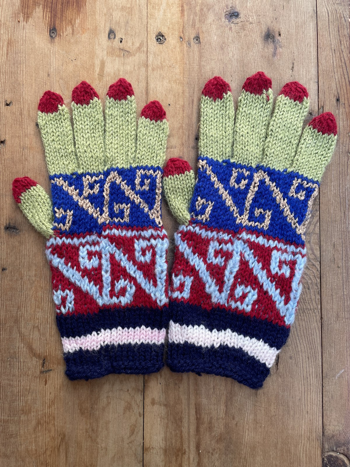 Etnik Desenli Açık Yeşil Yün Eldiven