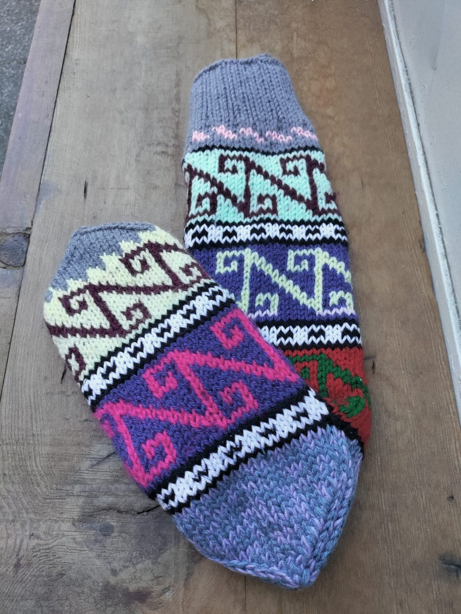 Etnik Desenli Yün Çorap