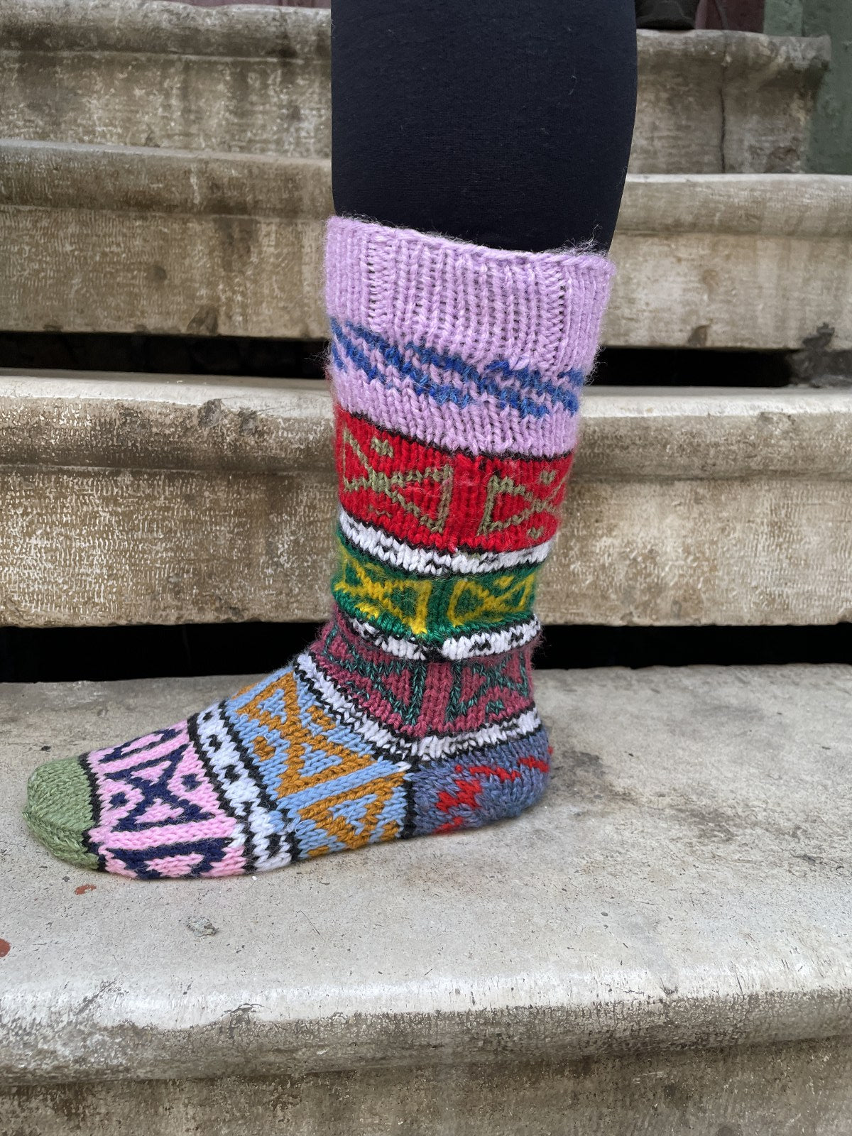 Etnik Desenli Yün Lila Kırmızı Çorap