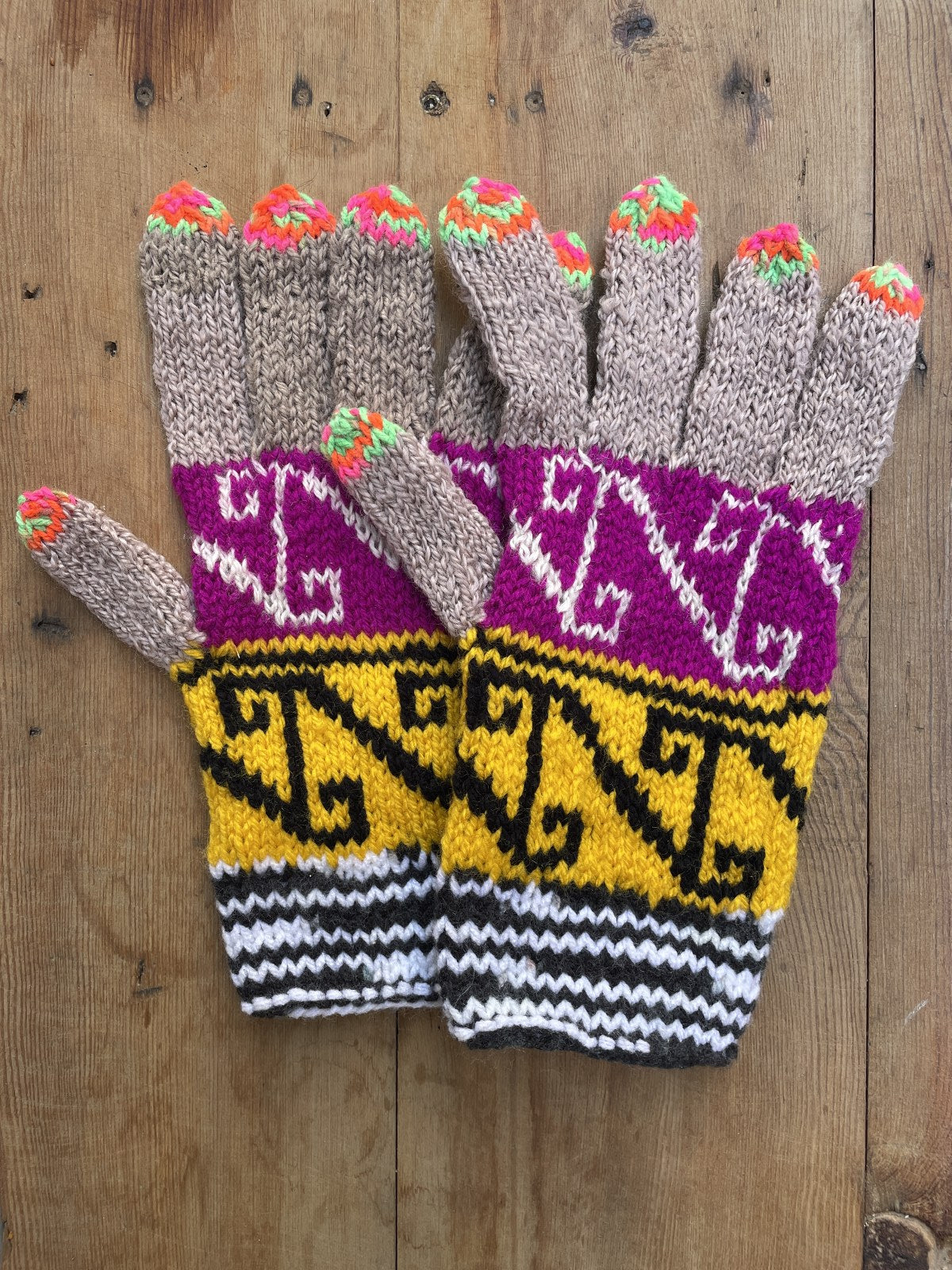 Etnik Desenli Süt Kahve Yün Eldiven