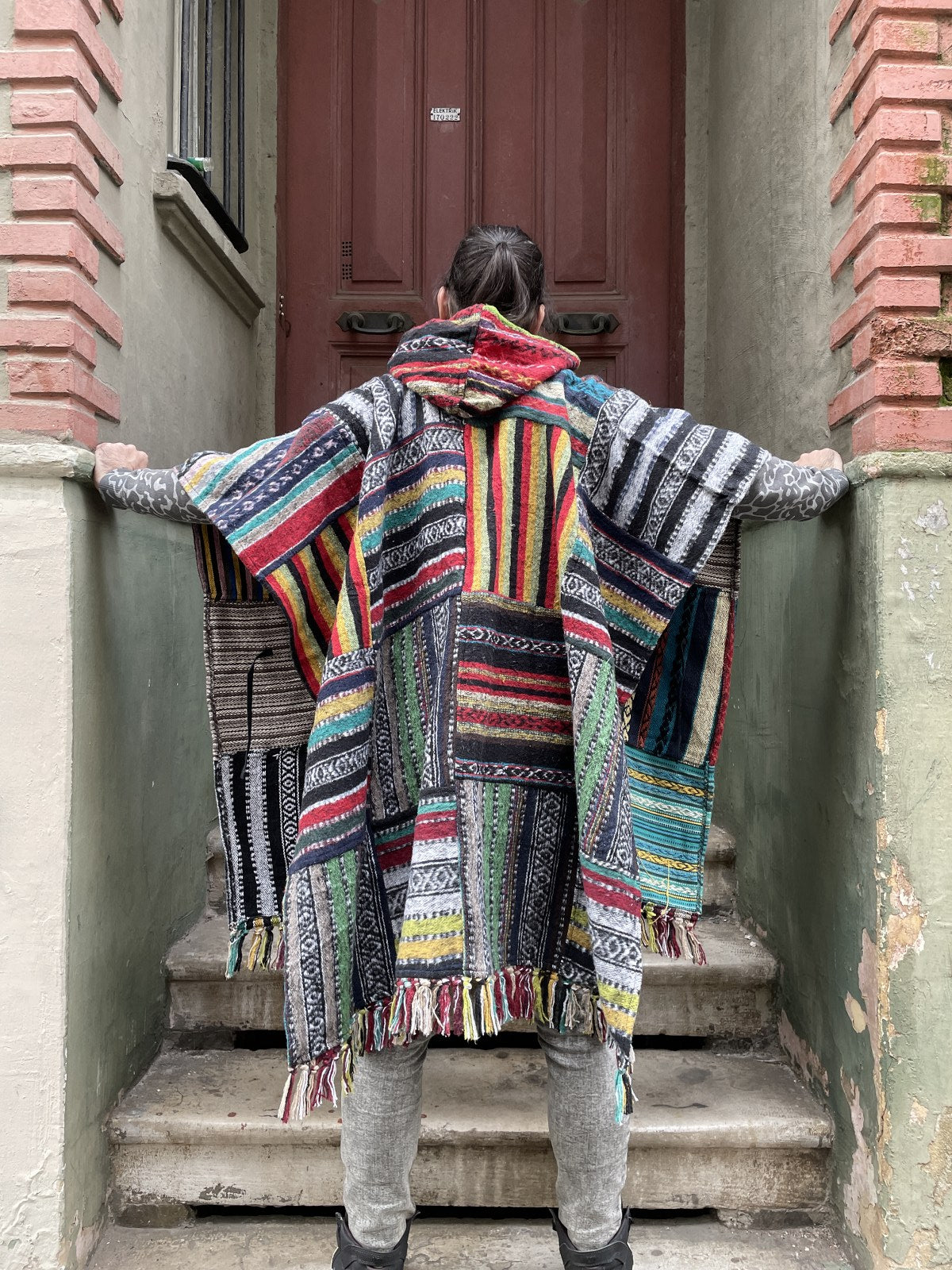 Unisex Nepal Gheri Kırmızı Beyaz Panço