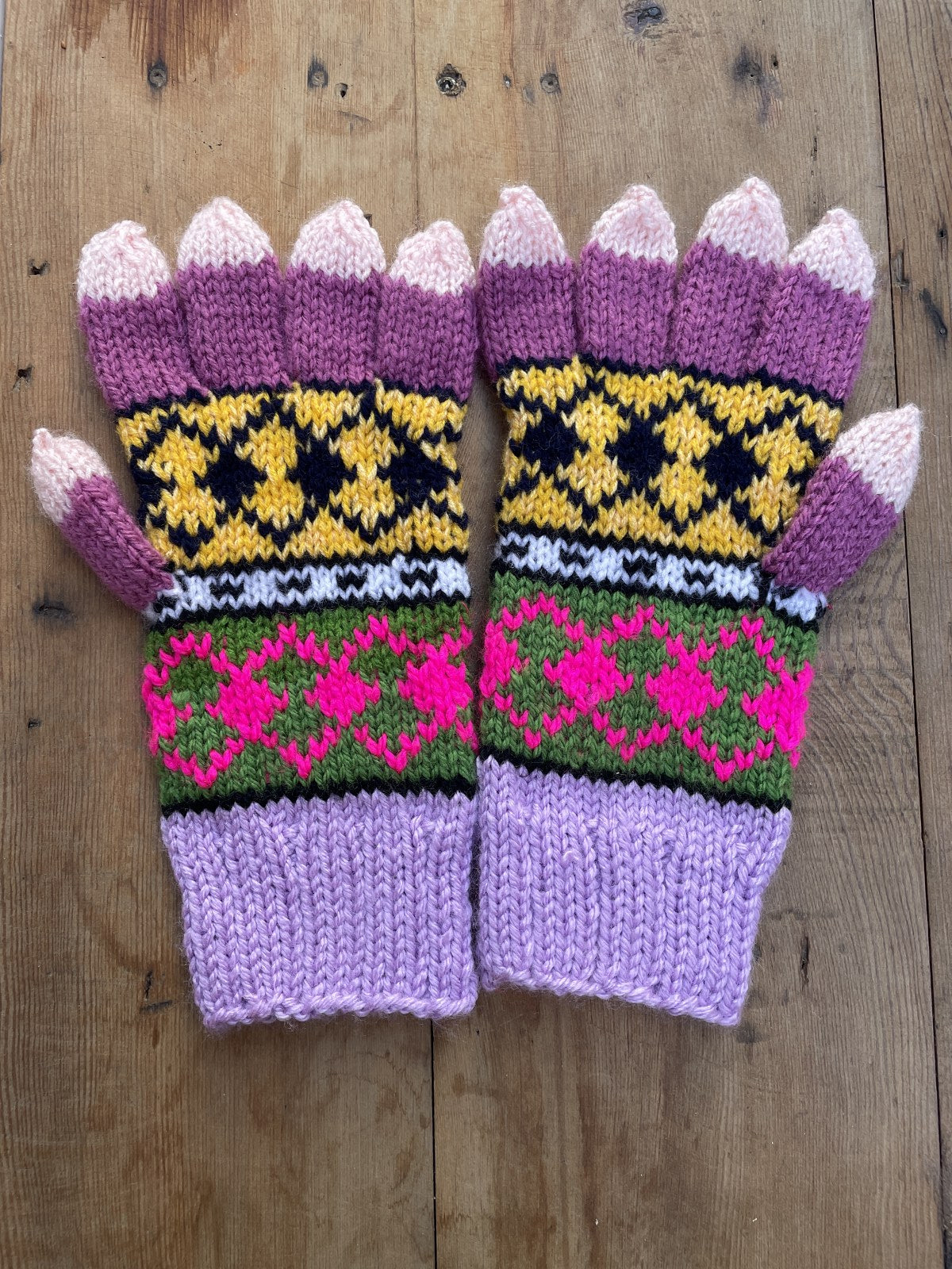 Etnik Desenli Mor Yün Eldiven