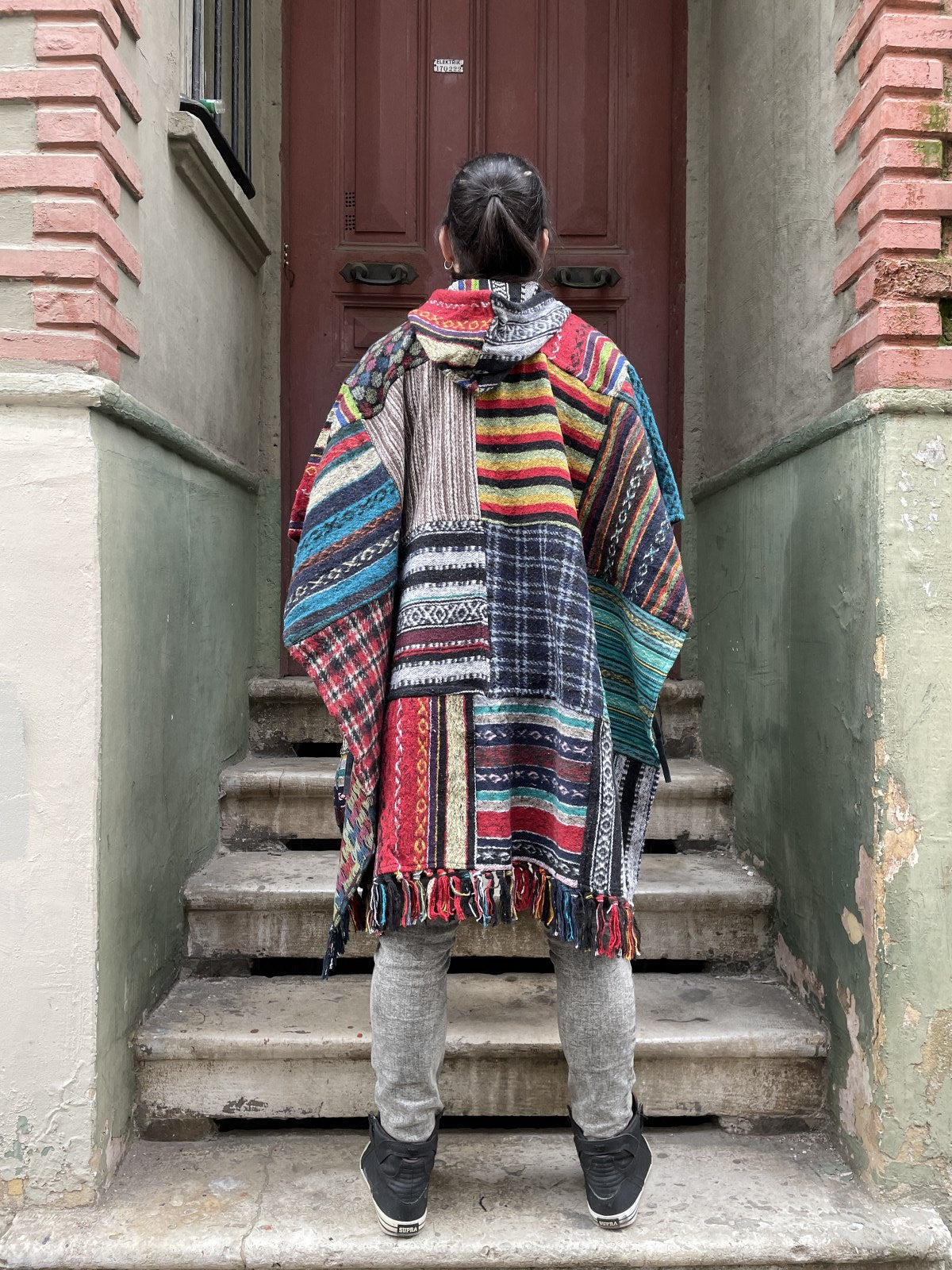 Unisex Nepal Gheri Siyah Beyaz Kırmızı Panço