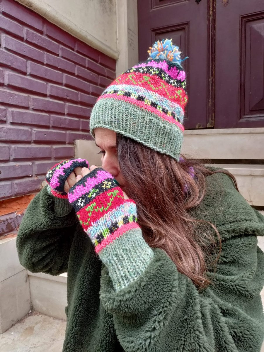 Bohem Yeşil Kırmızı Motifli Yün Bere Eldiven Takımı