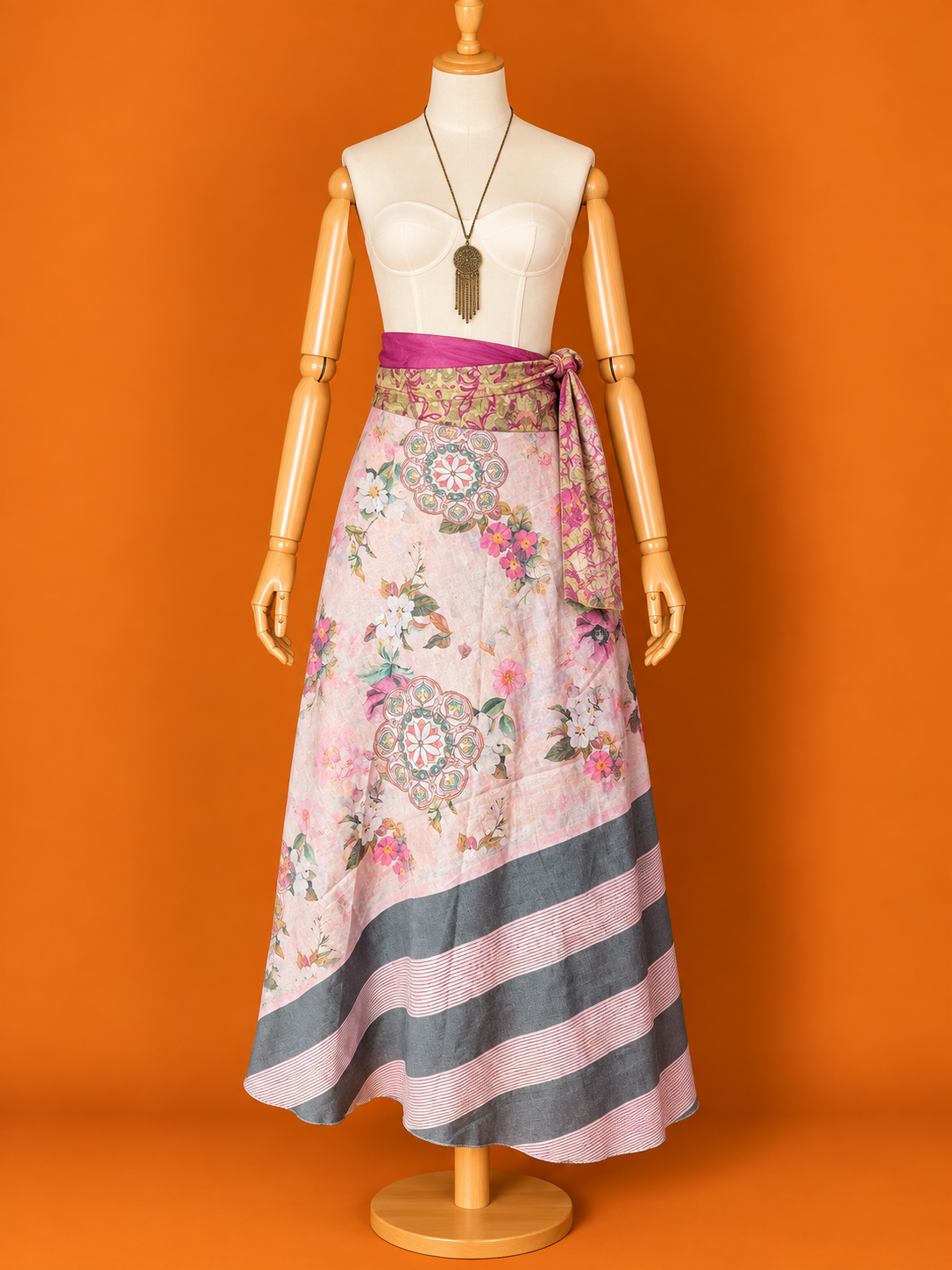 Çift Taraflı Uzun İpek Etek – Soft Pembe Desenli Bohem Sarong Etek ve Elbise