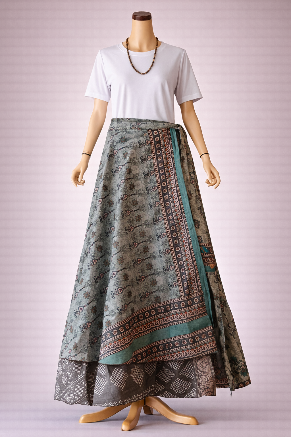 Çift Taraflı Bağlamalı İpek Etek – Gri Soft Yeşil Etnik Desenli (Nepal)