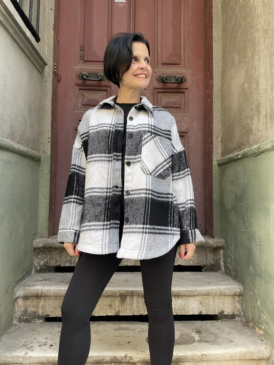 Oversize Kadın Oduncu Gömlek – Boho & Casual- Siyah Beyaz