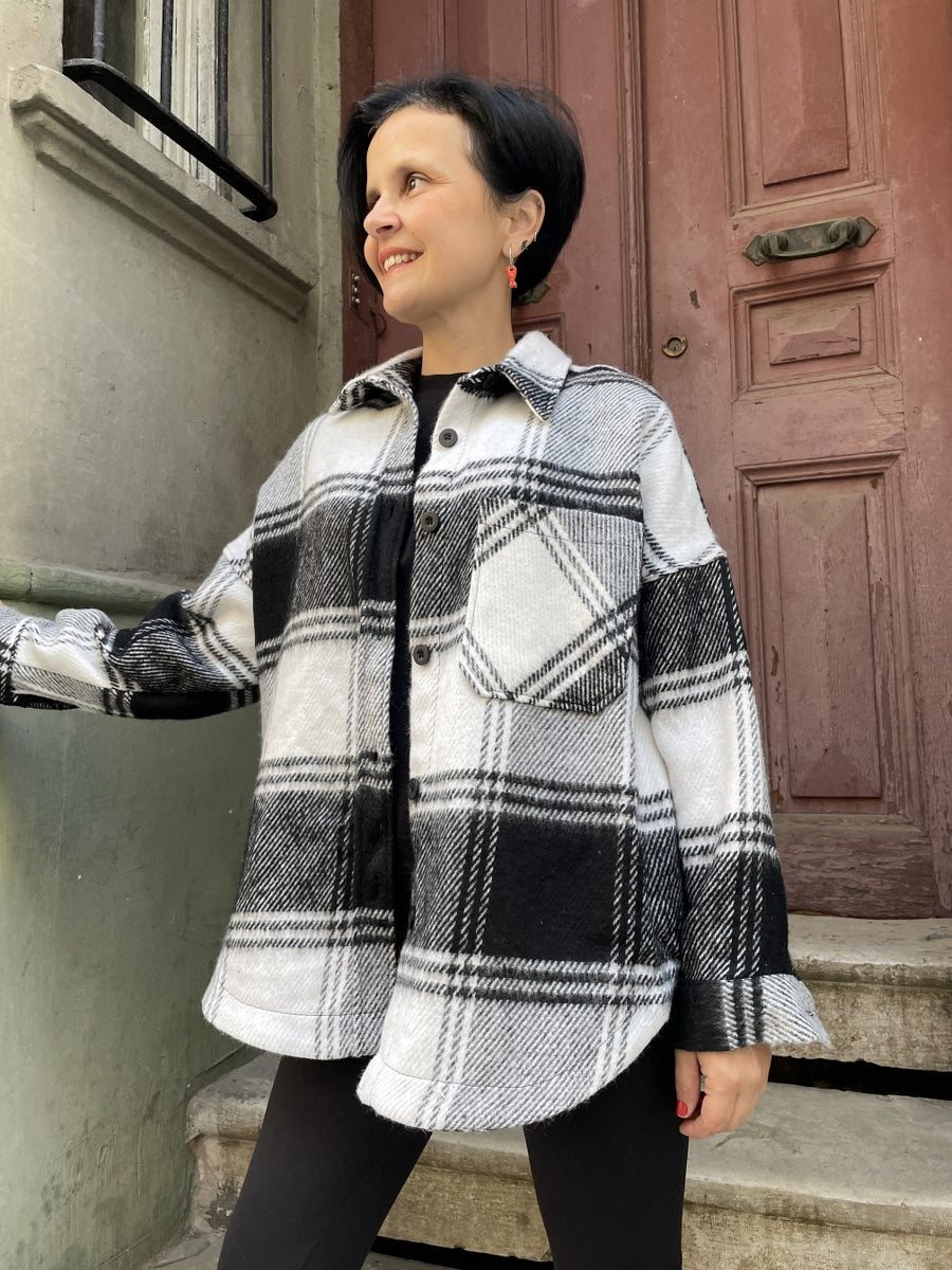 Oversize Kadın Oduncu Gömlek – Boho & Casual- Siyah Beyaz