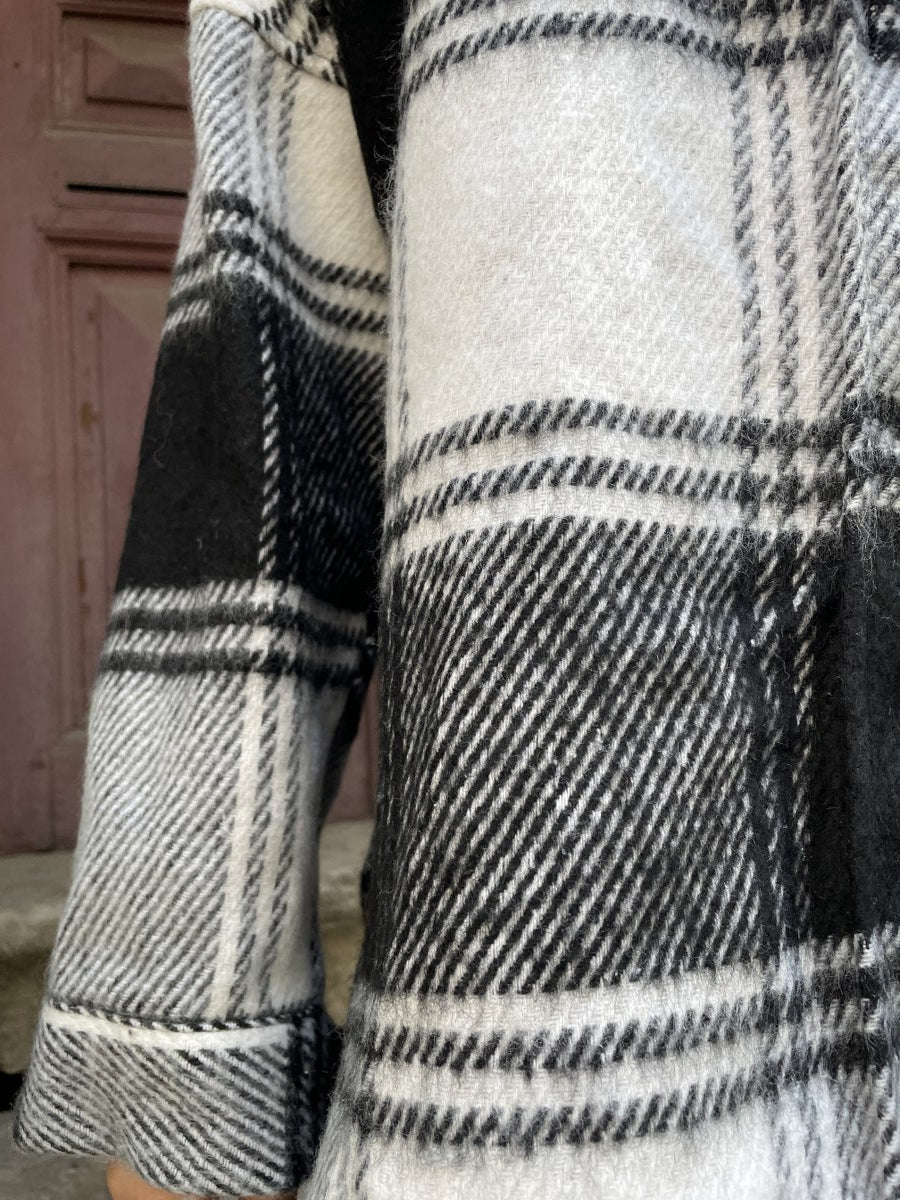 Oversize Kadın Oduncu Gömlek – Boho & Casual- Siyah Beyaz